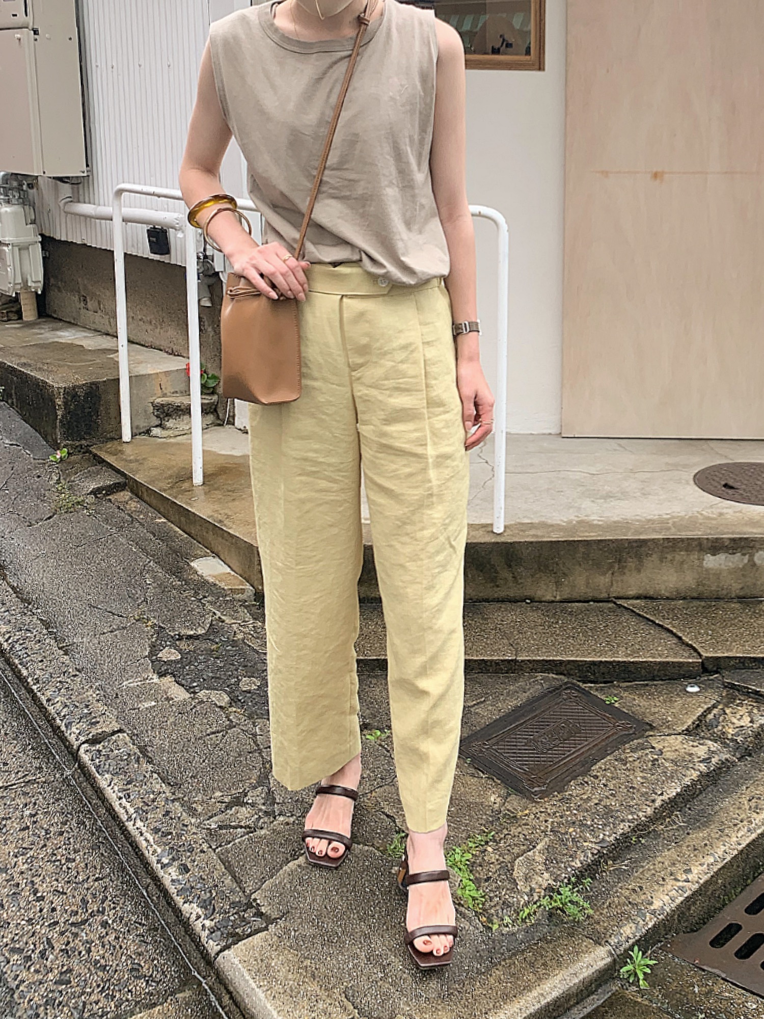 新品タグ付き IENA スラブツイル テーパードパンツ ナチュラル 40 イエナ 極美品 IENA スラブツイル テーパードパンツ ナチュラル 40