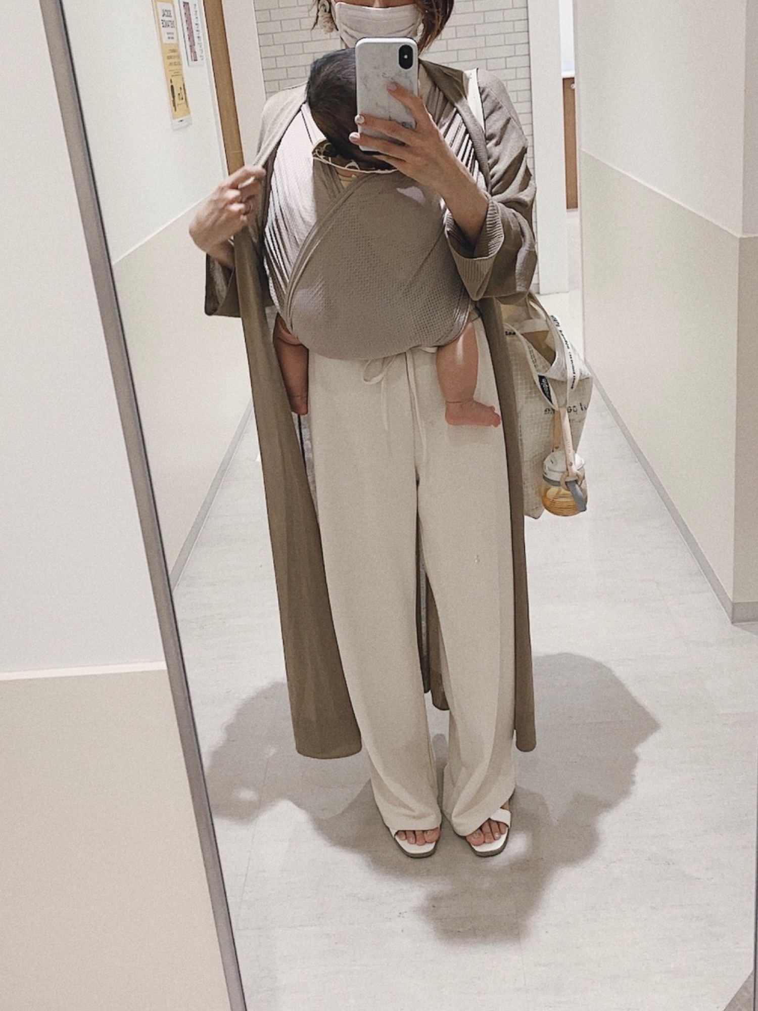 パンツを使った「抱っこ紐」のレディース人気ファッション