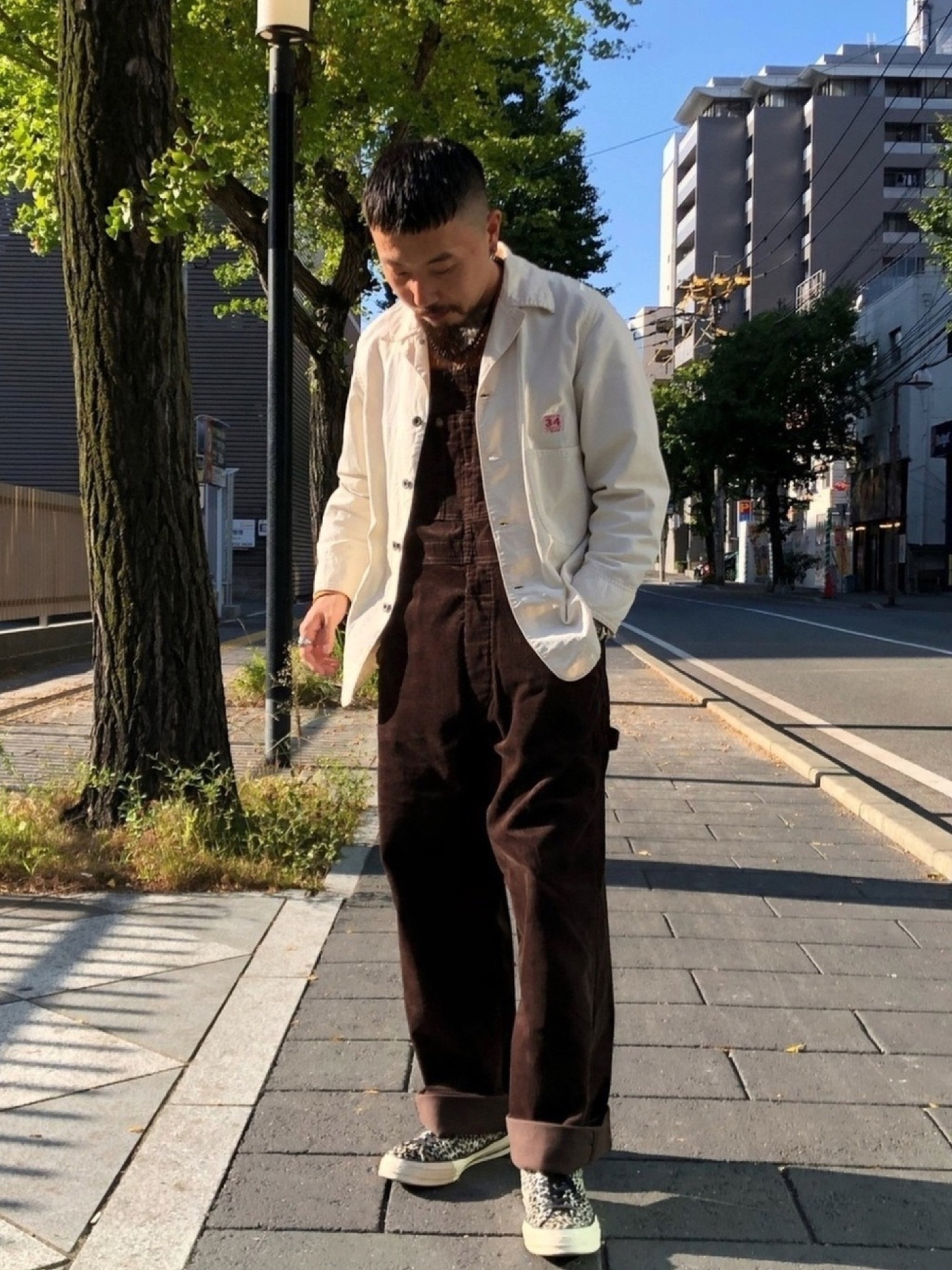 Leeのカバーオールを使った「コーデュロイ」の人気ファッション