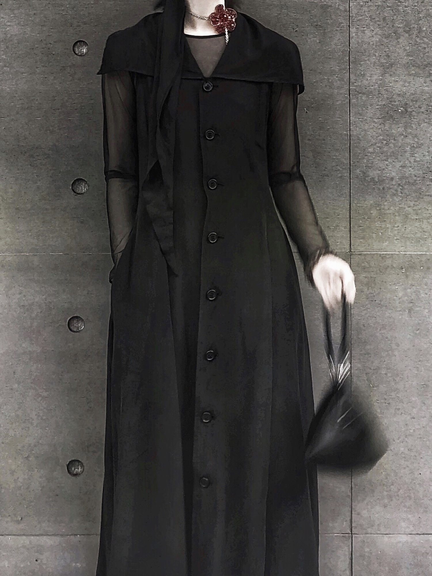 Yohji Yamamotoのジャンパースカートを使った人気ファッション