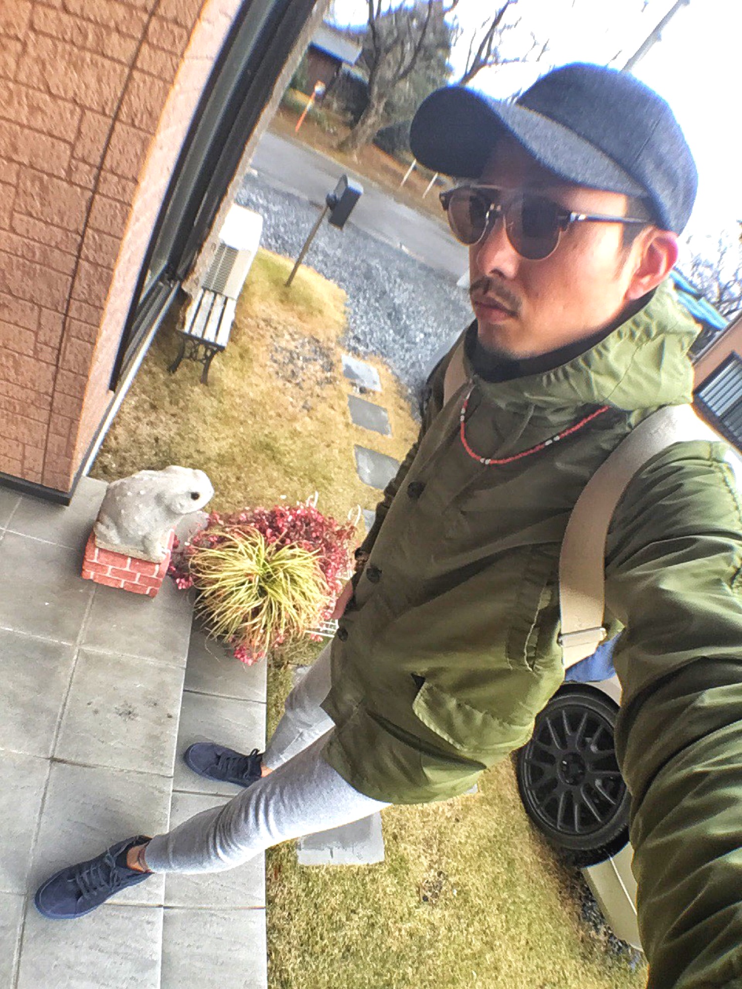 サングラスを使った「クラブラウンド」のメンズ人気ファッション 