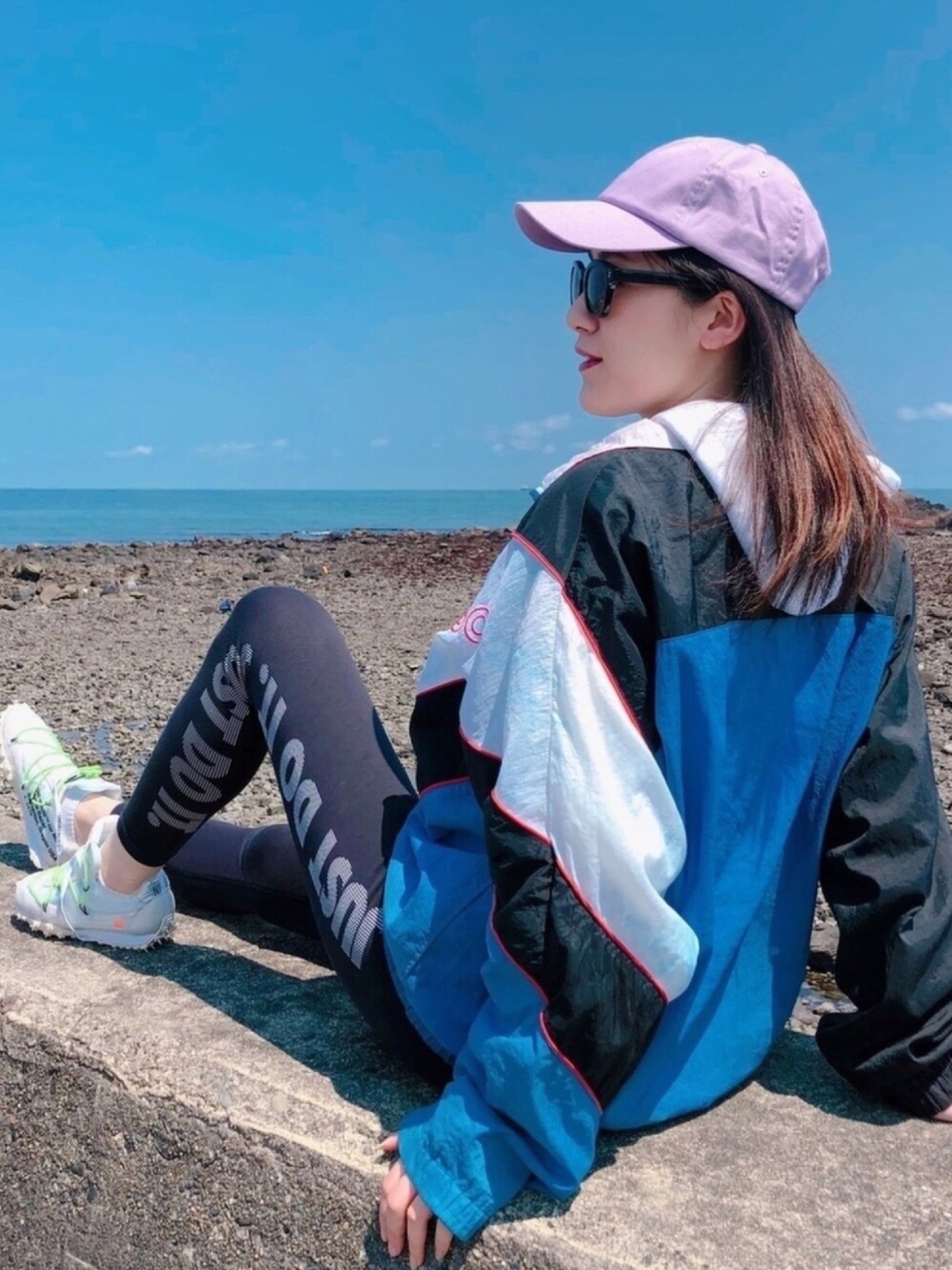 モーリ。美品♡Nike ホワイト フード付きパーカー Amazon.co.jp: NIKE CLUB FLEECE PULLOVER HOODIE ナイキ