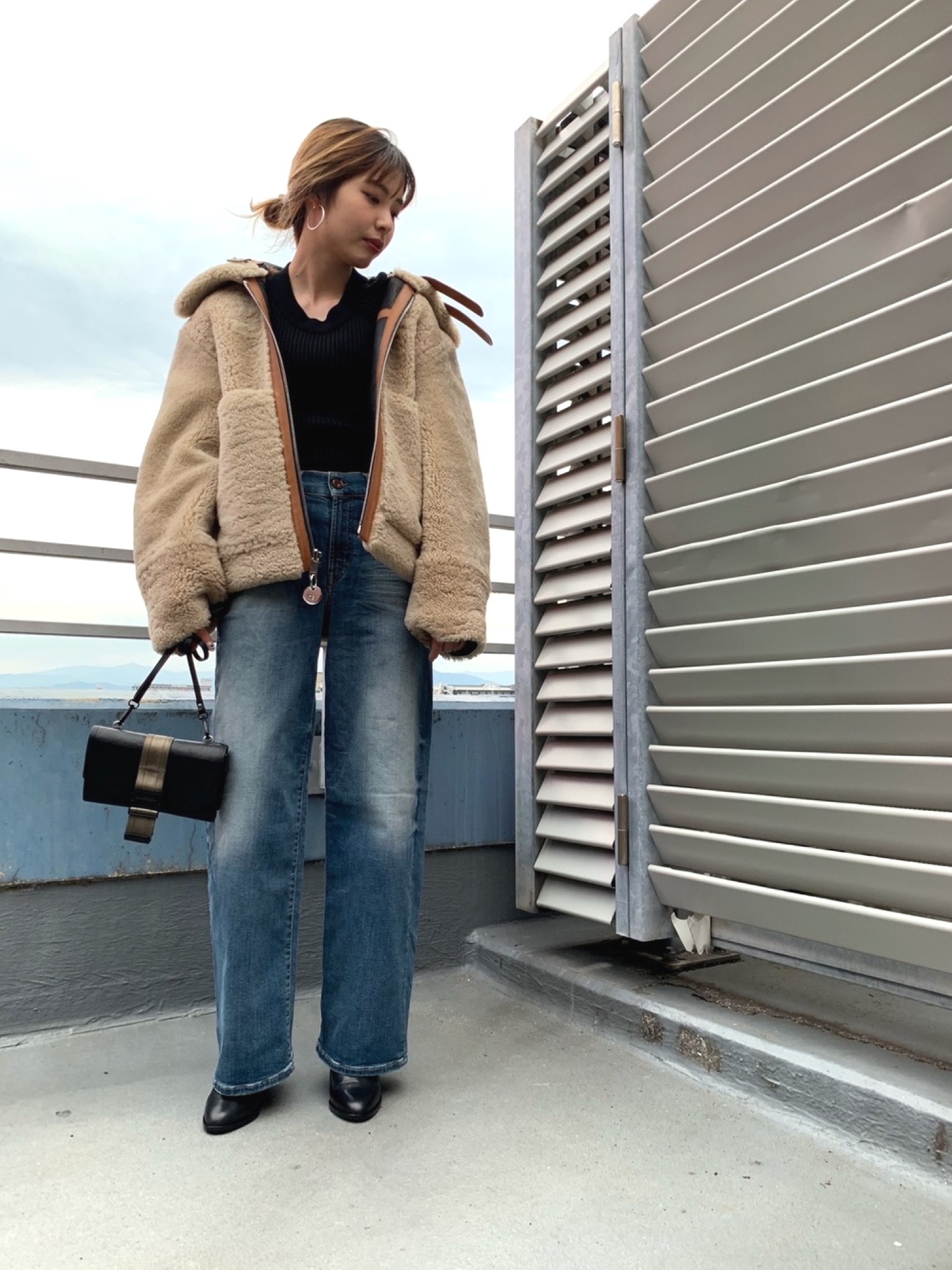 DIESELのムートンコート（ブラック系）を使った人気ファッション 