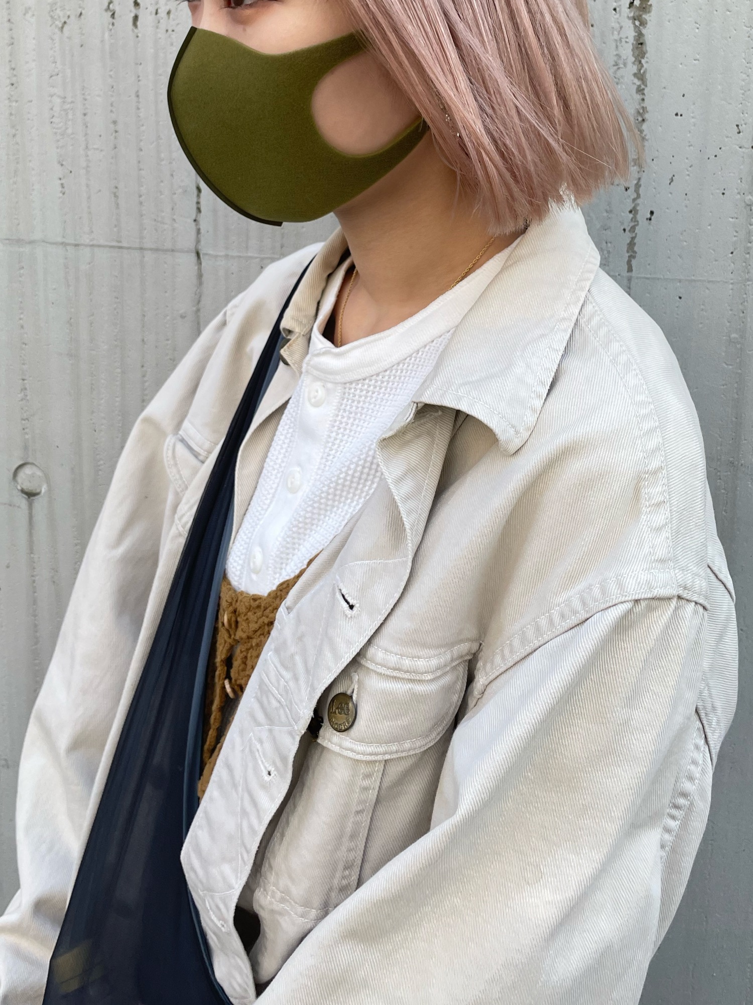 ZARAのアイテムを使った「ホワイトデニムジャケット」の人気