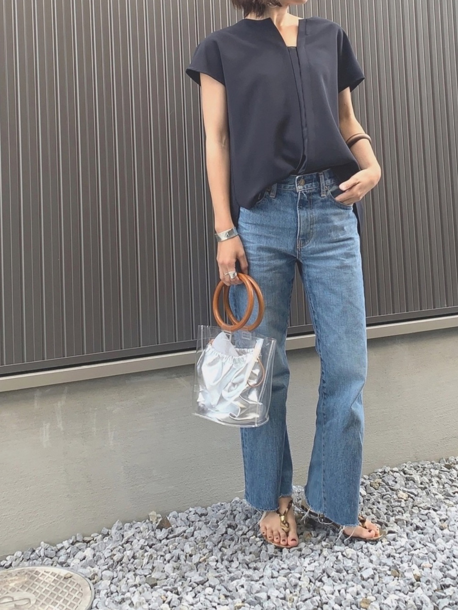 トーナル　ダブルクロスフロント切替ノースリブラウス　オフホワイト 美品 TONAL トーナル ✴︎ ダブルクロスフロント切替ノースリ