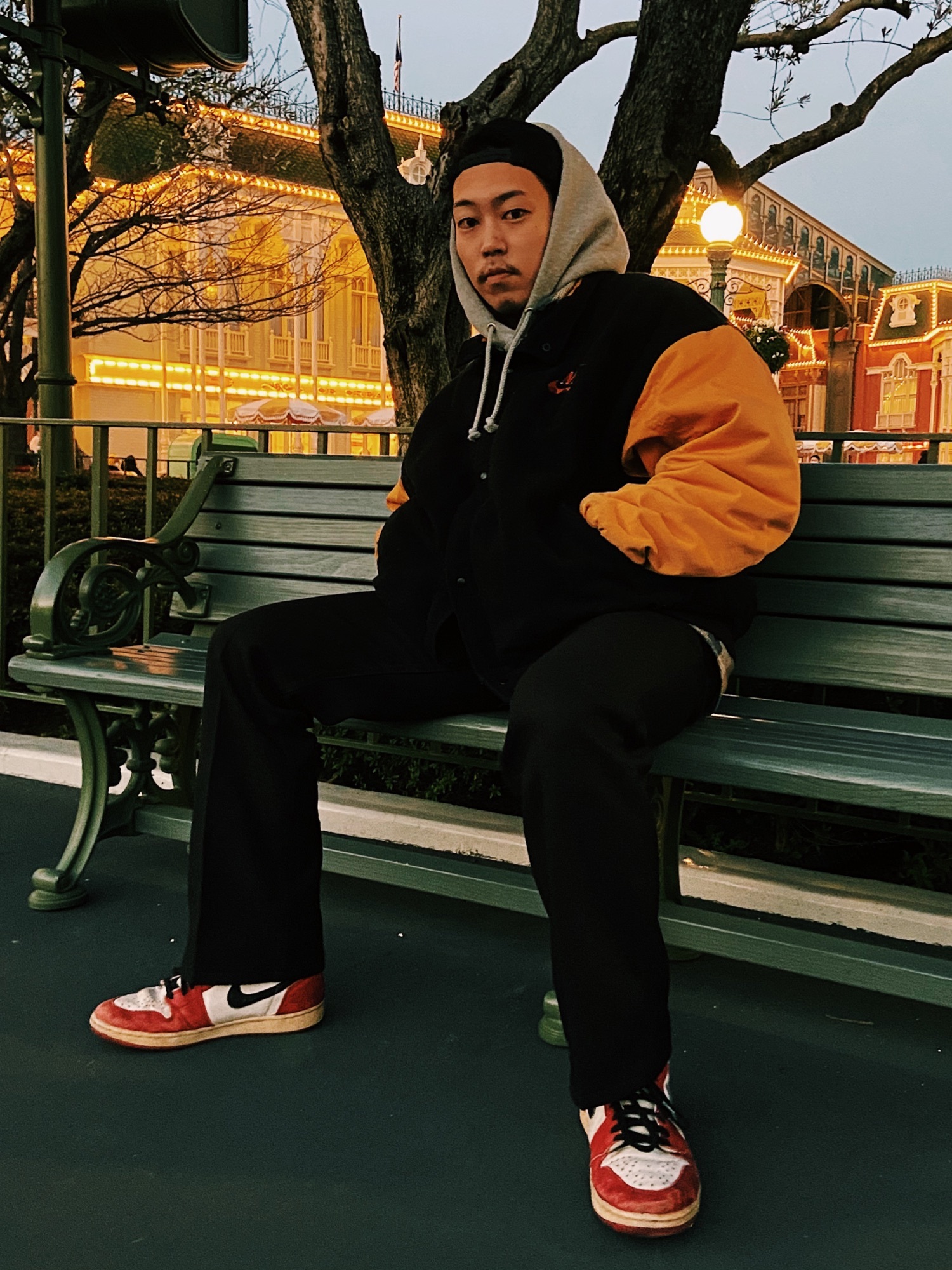 NIKEのスタジャン（オレンジ系）を使った人気ファッション 