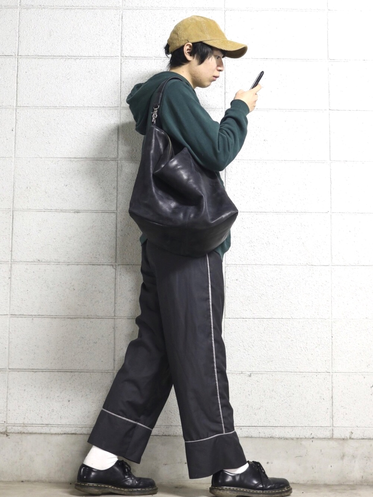 studious シャイニーレザーエディターズバッグ STUDIOUS（ステュディオス）の「シャイニーレザーエディターズバッグ