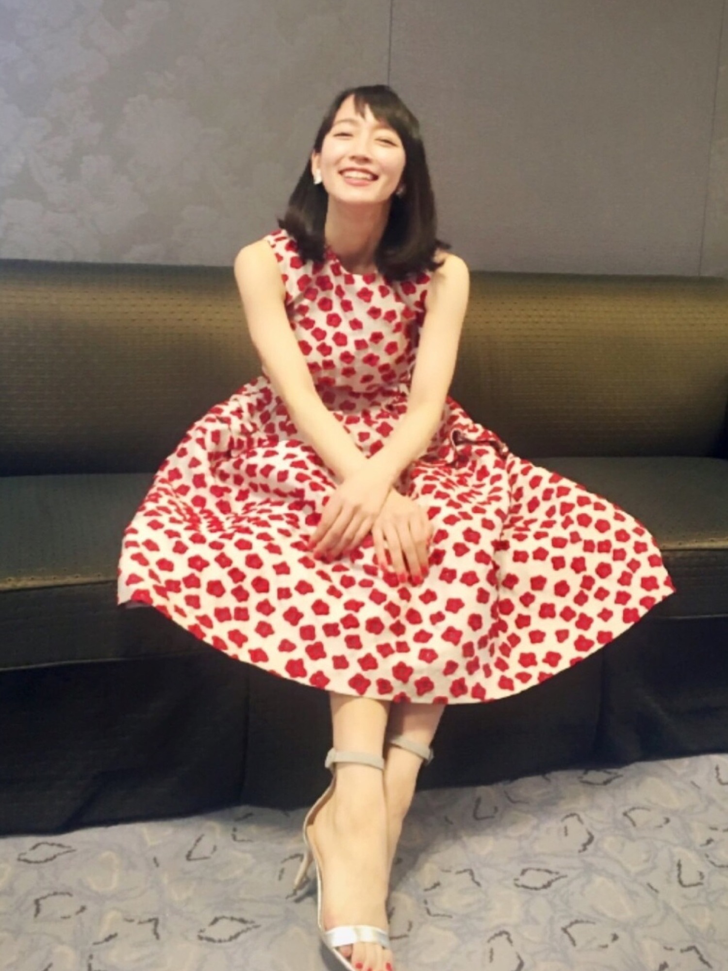 吉岡里帆さん着用 タグ付 ルール ロジェット フリルネック ブラウス 総柄 吉岡里帆さん着用 タグ付 ルール ロジェット フリルネック