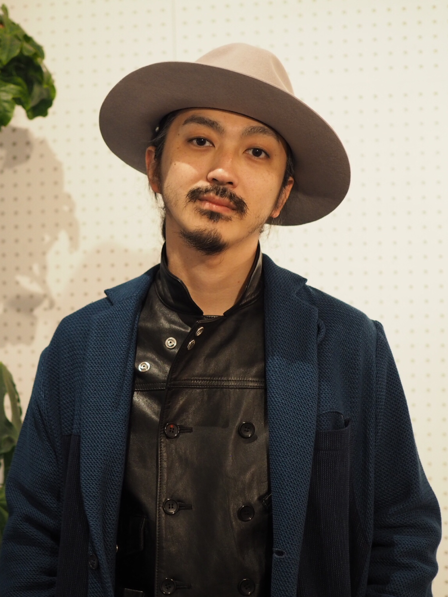 WHIZLIMITEDのチェスターコートを使った人気ファッション