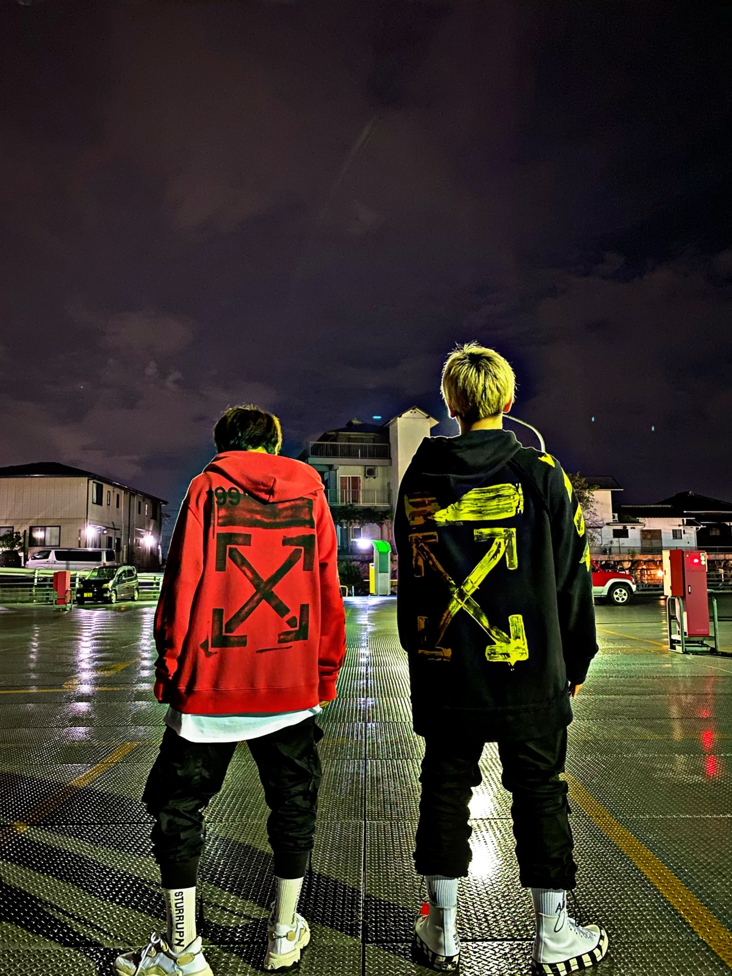 off whiteのパーカー（レッド系）を使った人気ファッション 