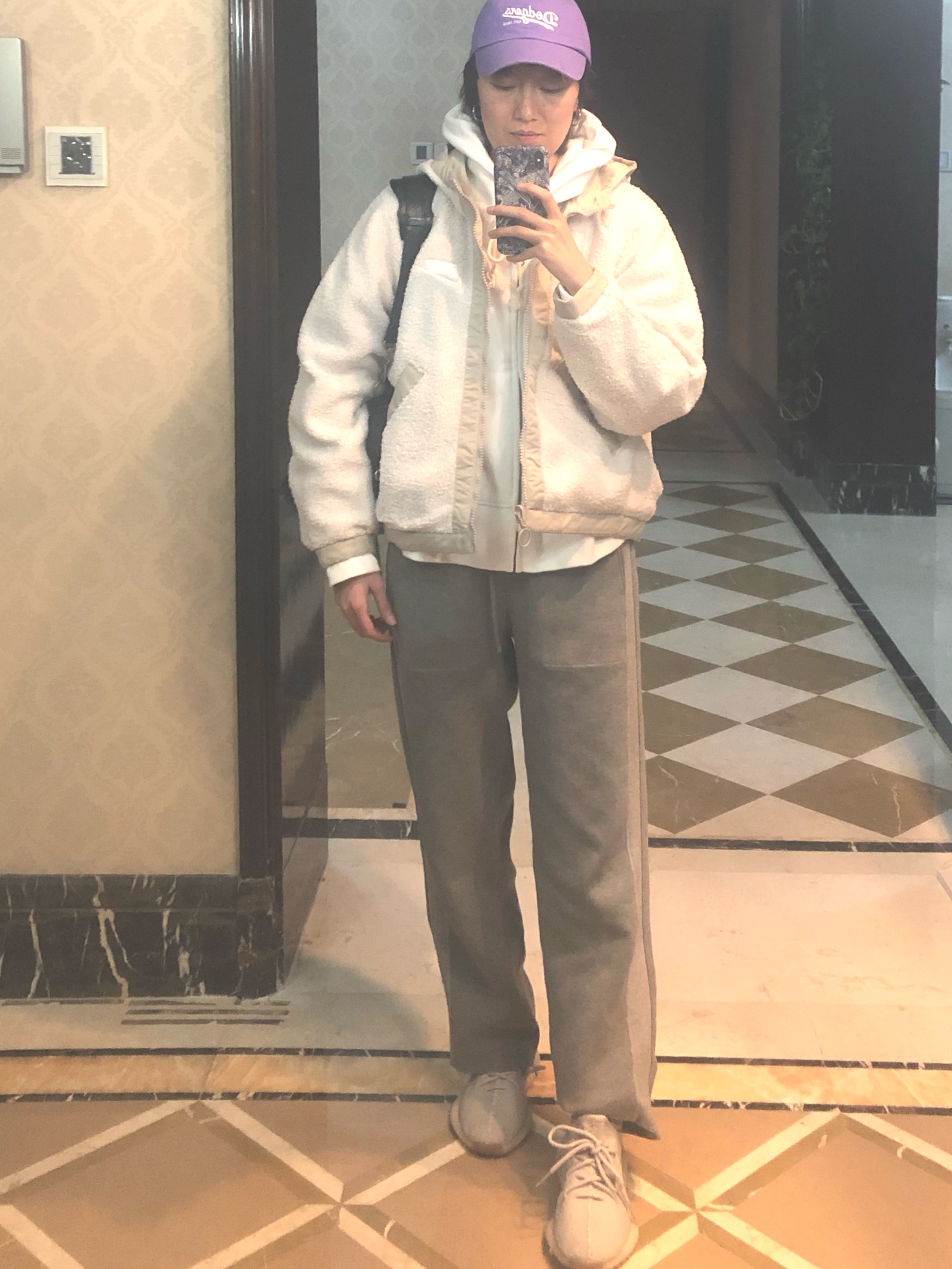 NIKEのスタジャン（ベージュ系）を使った人気ファッション 