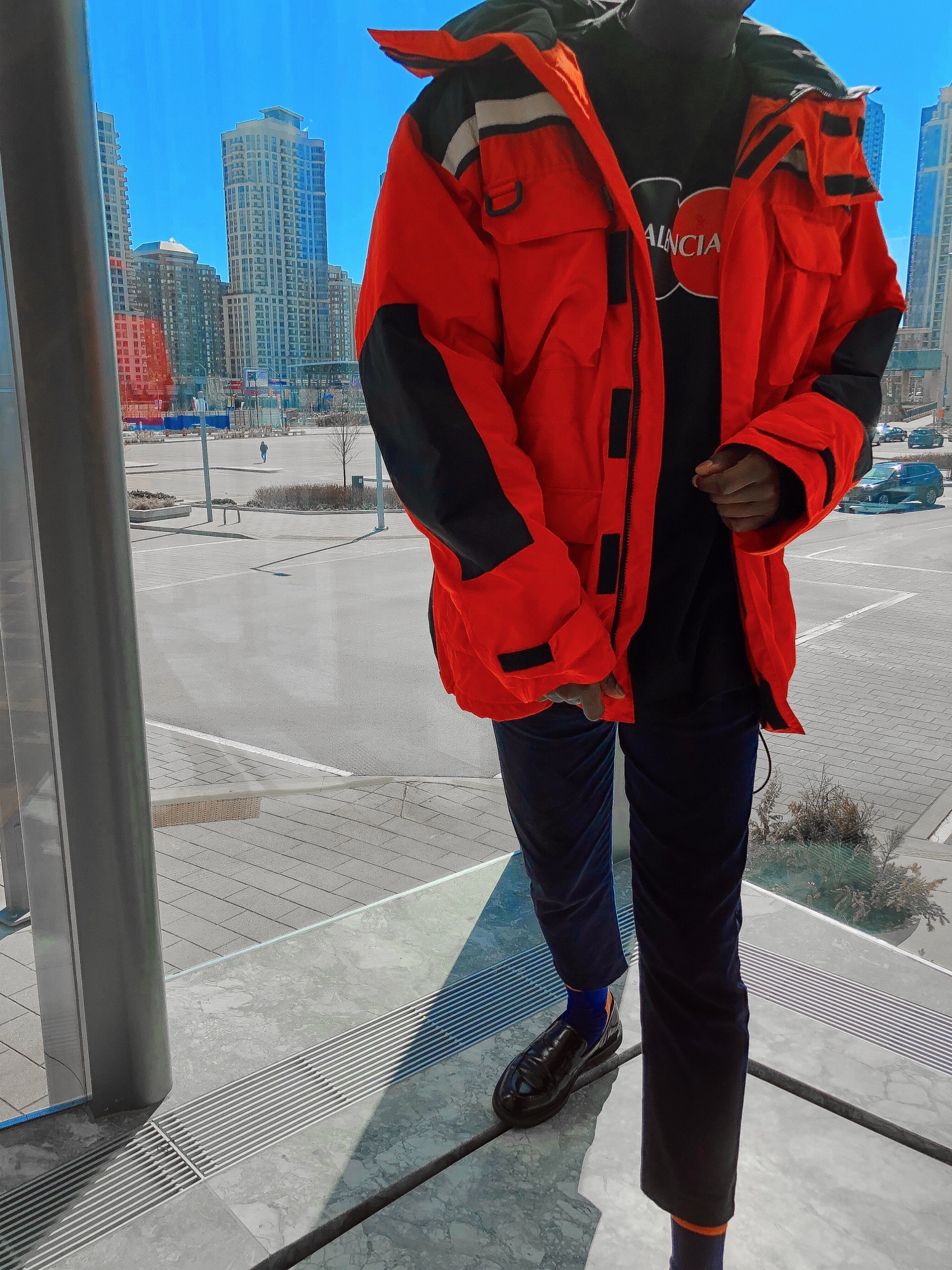 BALENCIAGAのダウンジャケット/コート（レッド系）を使った