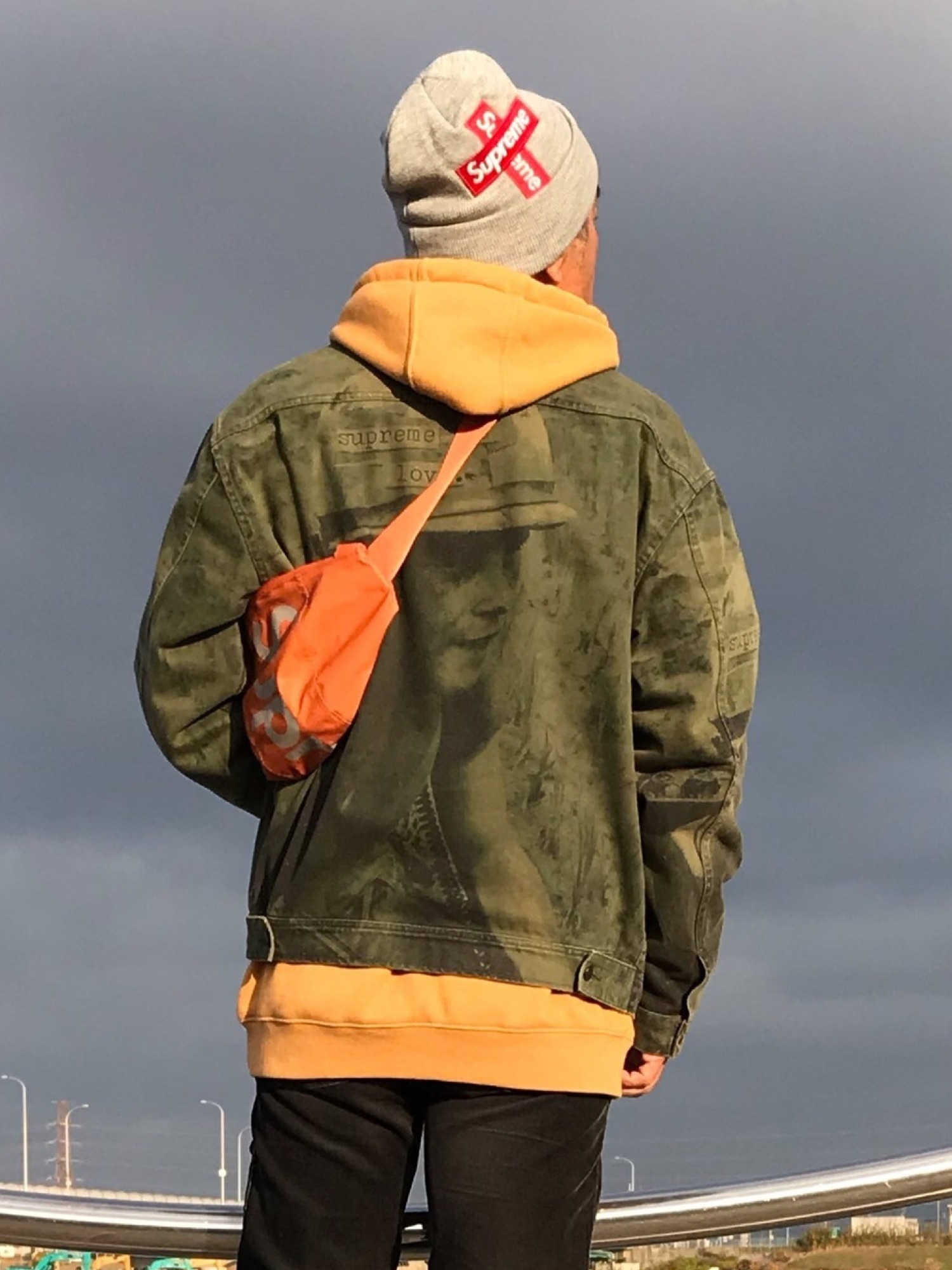 Supreme のボディバッグ/ウエストポーチ（オレンジ系）を使ったメンズ
