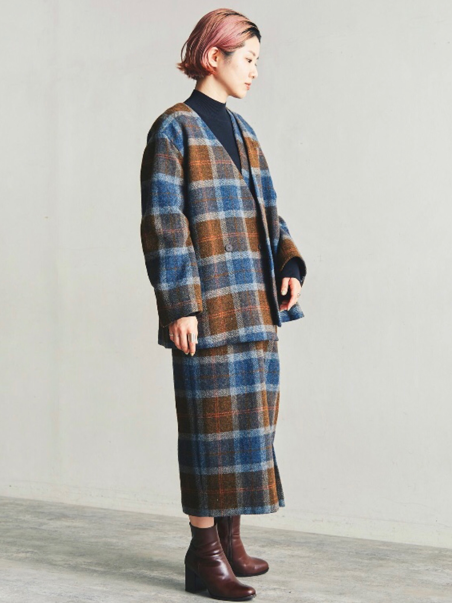 note et silence （ノートエシロンス）の「Tartan ノーカラーVネック