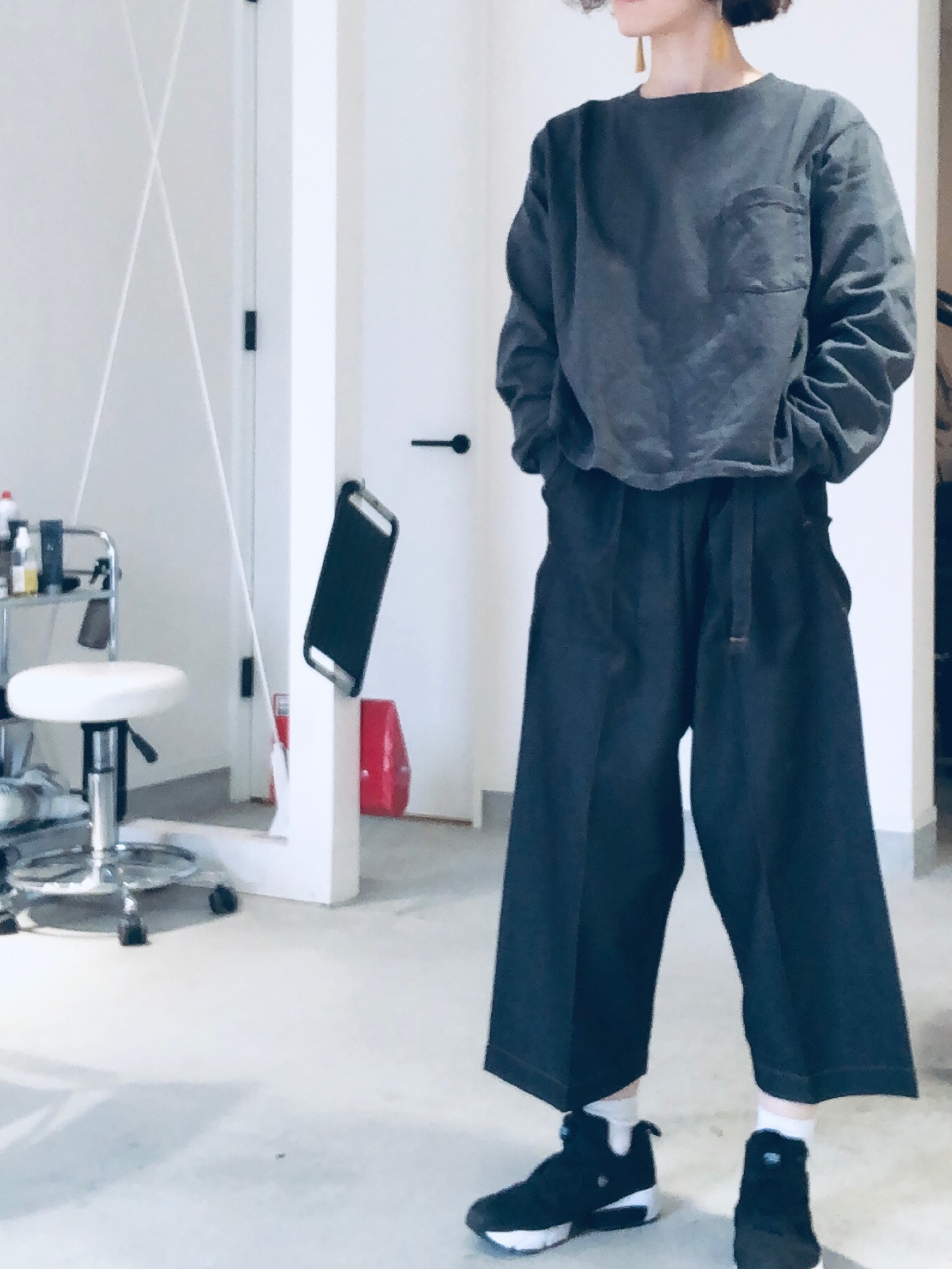 ISSEY MIYAKEのデニムパンツ（ブルー系）を使った人気ファッション