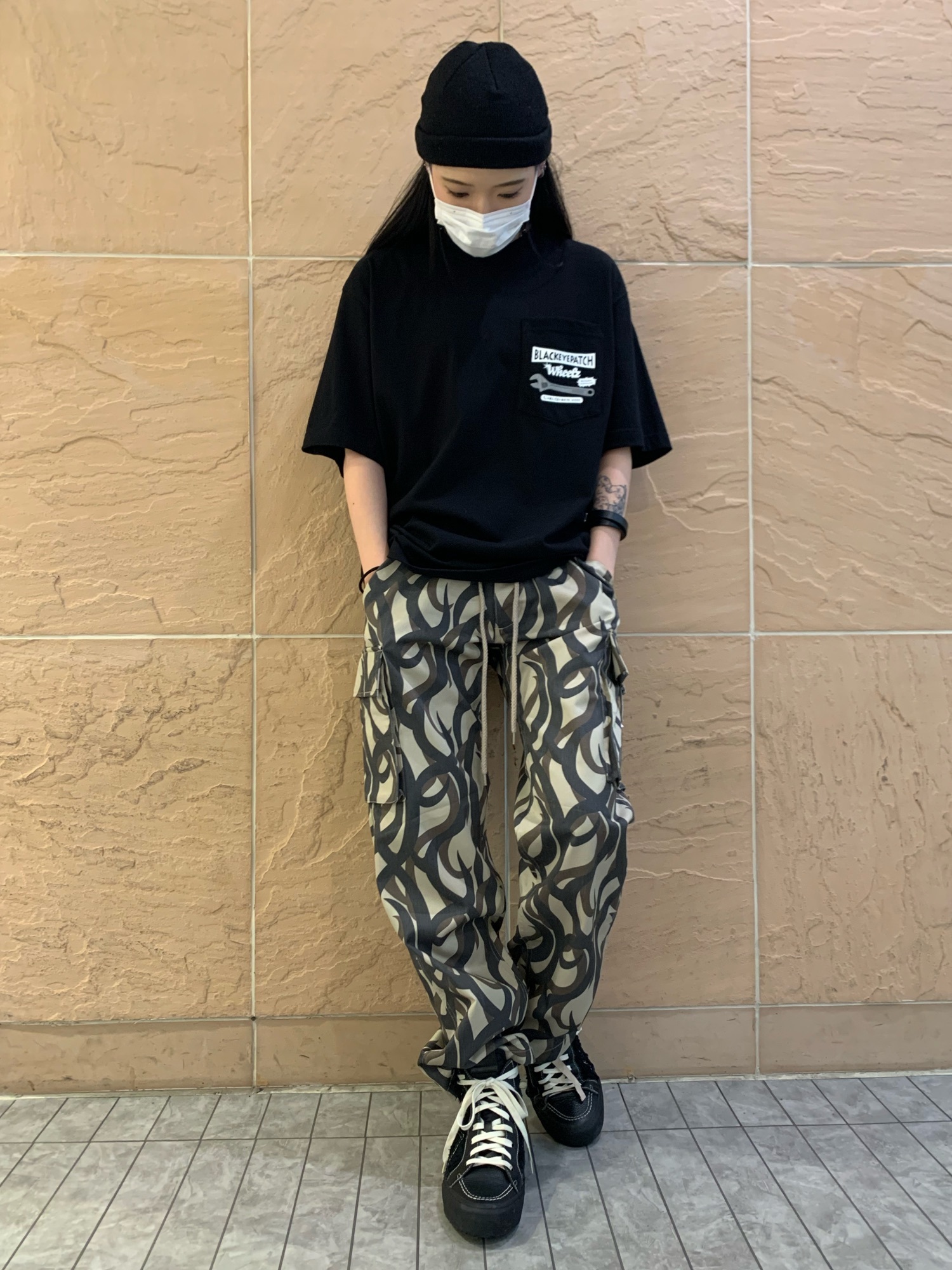 ☆ブラックアイパッチ☆ FRONT ROW GEM PHOTO 半袖Tシャツ BlackEyePatch FRONT ROW GEM PHOTO TEE - BOOMERANG,Lola