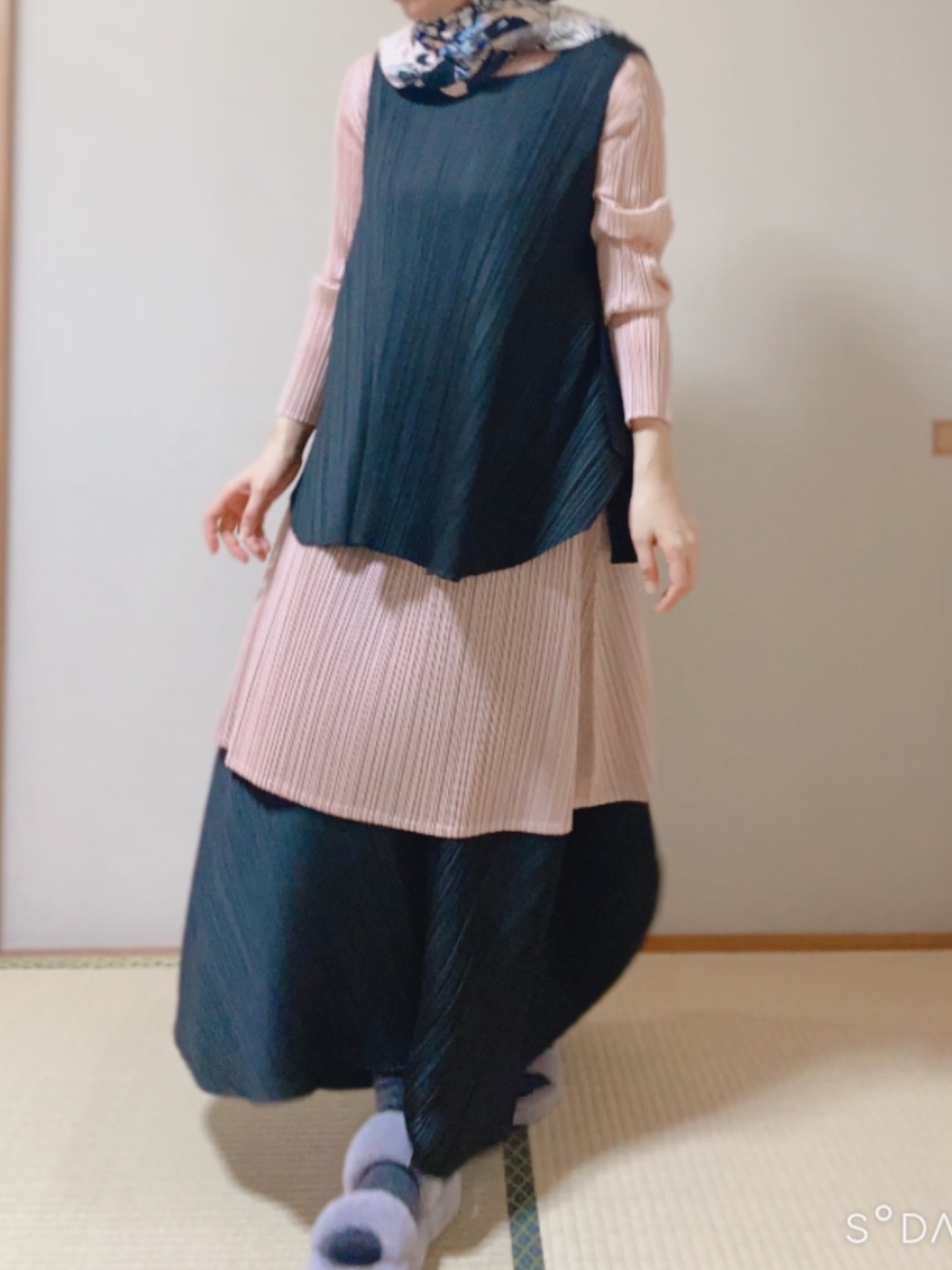 PLEATS PLEASEのタンクトップを使った人気ファッションコーディネート