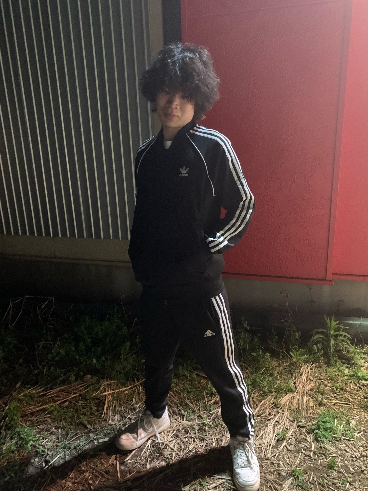 adidasのアイテムを使った「やりらふぃー」のメンズ人気ファッション 