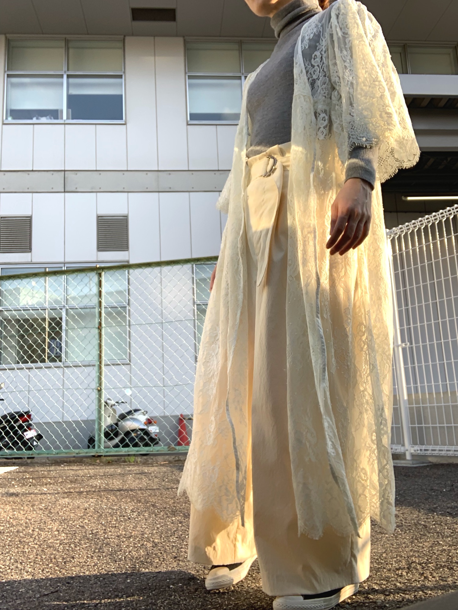 スパンライクチノ　ベルト付きタックパンツ SLOBE IENA（スローブイエナ）の「スパンライクチノ ベルトツキ