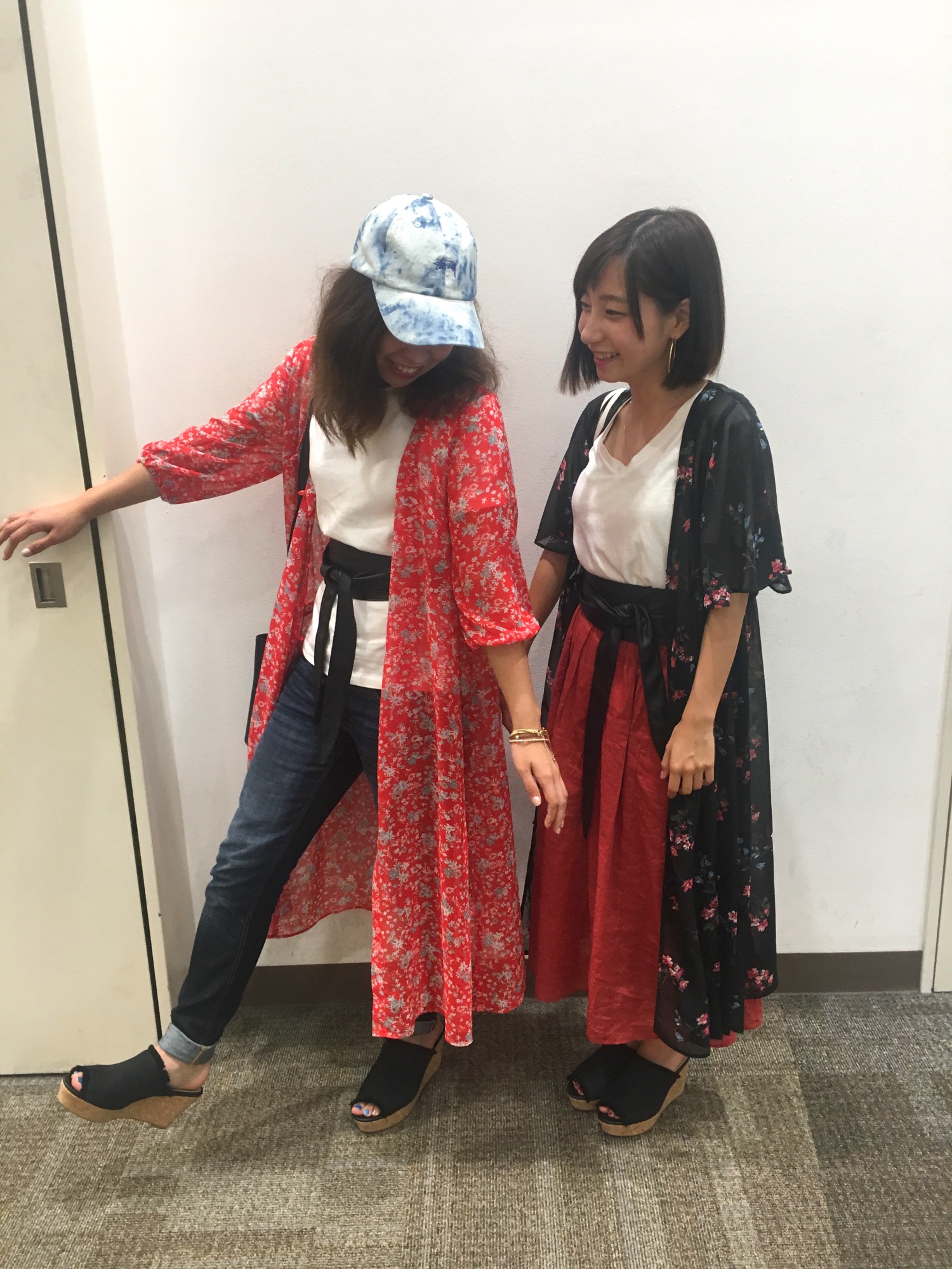 ☆AZUL by moussy カラフルフラワー柄2wayガウン☆新品！！ AZUL by moussy - 更に値下！AZUL by moussy フラワー柄2wayガウンの