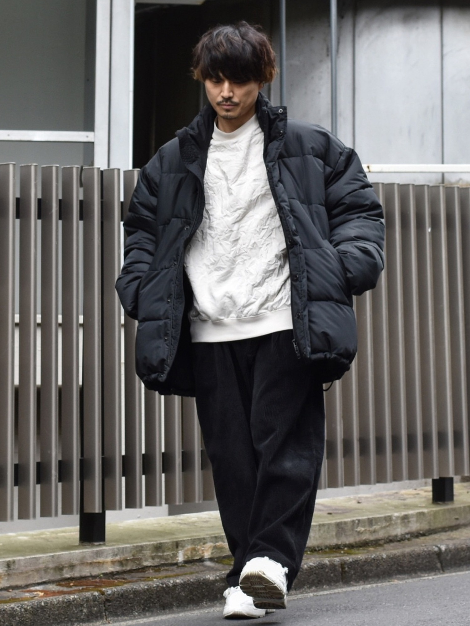 BALENCIAGAのスウェット（ベージュ系）を使った人気ファッション