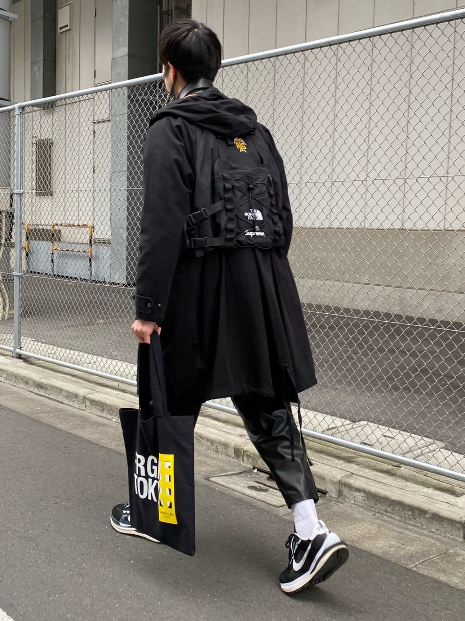 モッズコートを使った「sacai×nike」の人気ファッション 