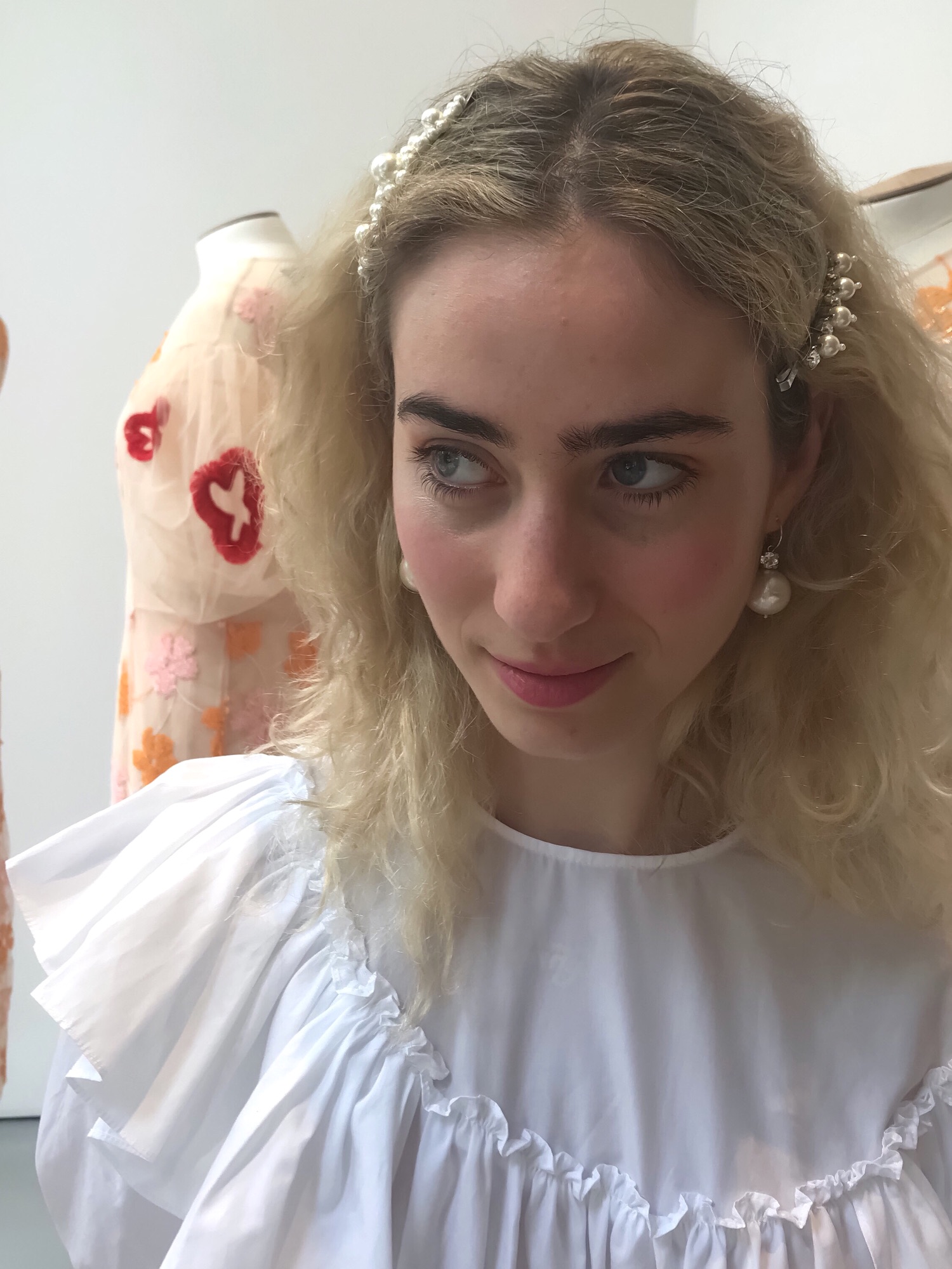Simone Rochaのバレッタ/ヘアクリップを使った人気ファッション