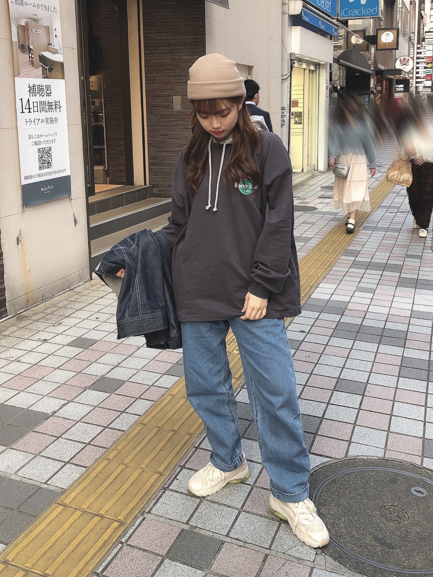 ロングスリーブ ニット風トップス ストリート系 ゆるコーデ ロングスリーブニットトップスを使った人気ファッション