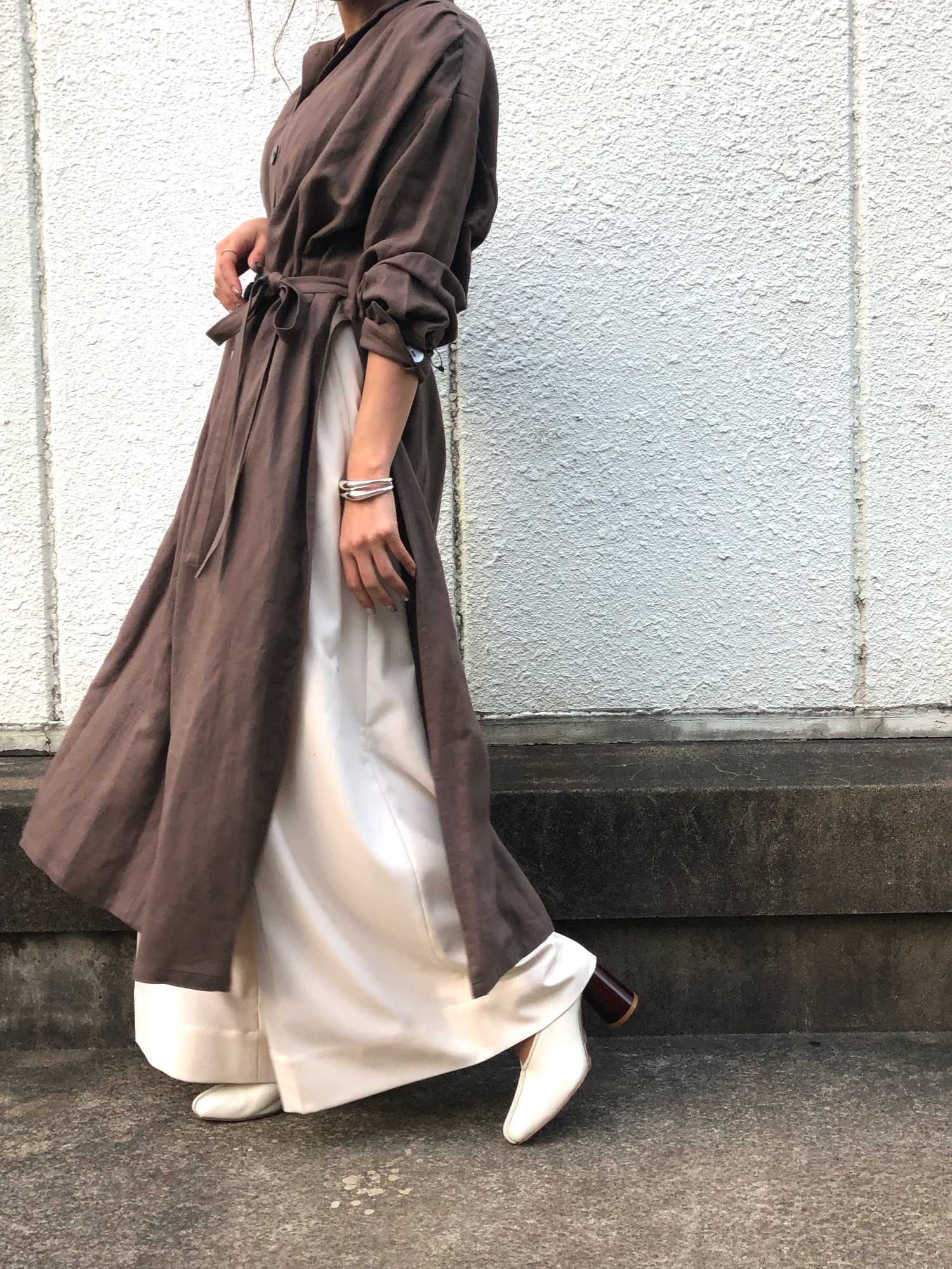 ETRE☆シェル釦サイドスリットロングシャツ ETRE TOKYO（エトレトウキョウ）の「シェル釦サイドスリットロング