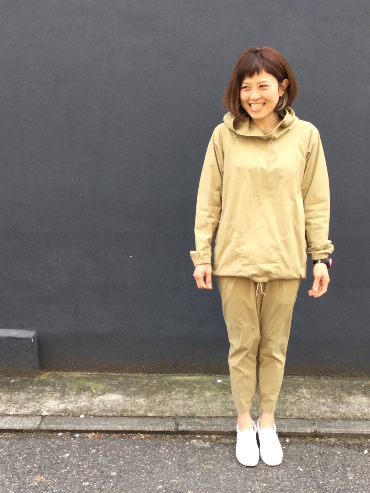 HELLY HANSENのマウンテンパーカー（ベージュ系）を使った人気 