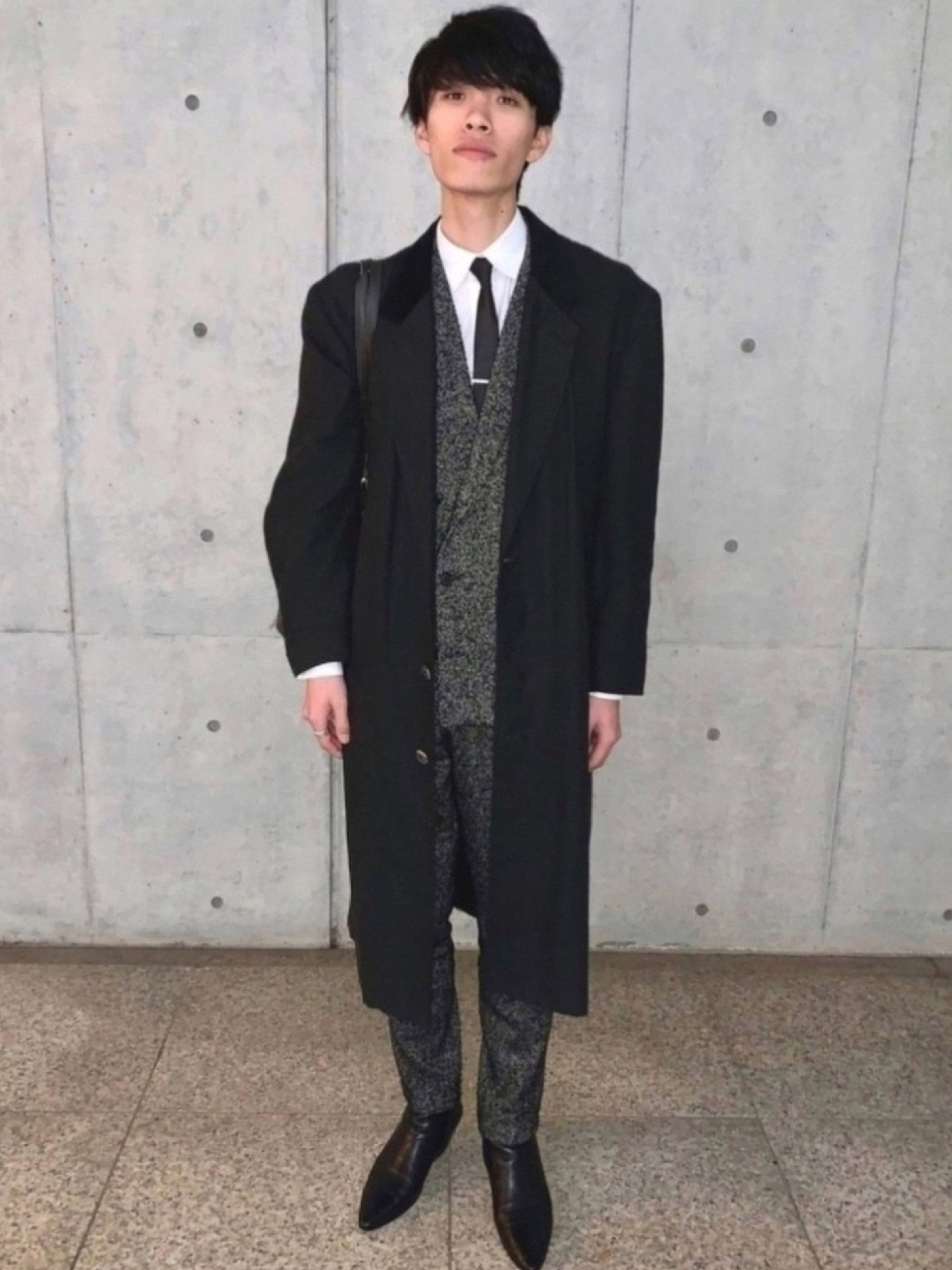 Yves Saint Laurentのネクタイピンを使った人気ファッション 