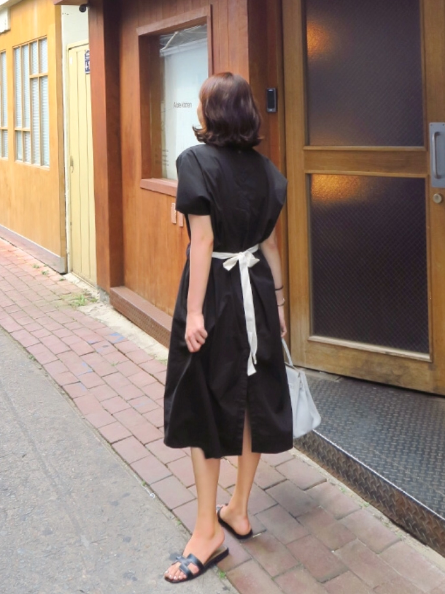 HERMESのサンダルを使った人気ファッションコーディネート