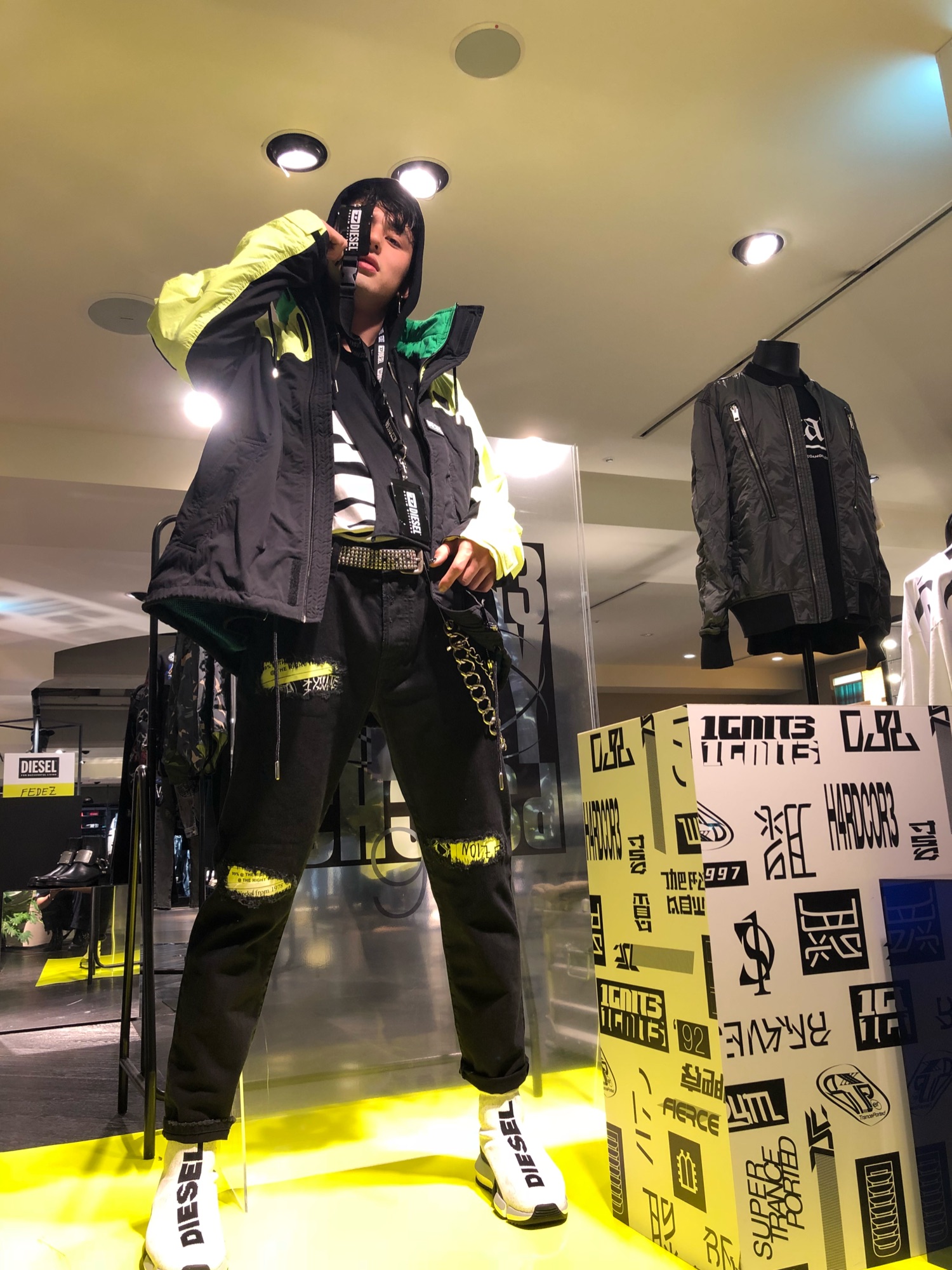 DIESEL（ディーゼル）の「メンズ FEDEZコラボ デニムパンツ（デニム