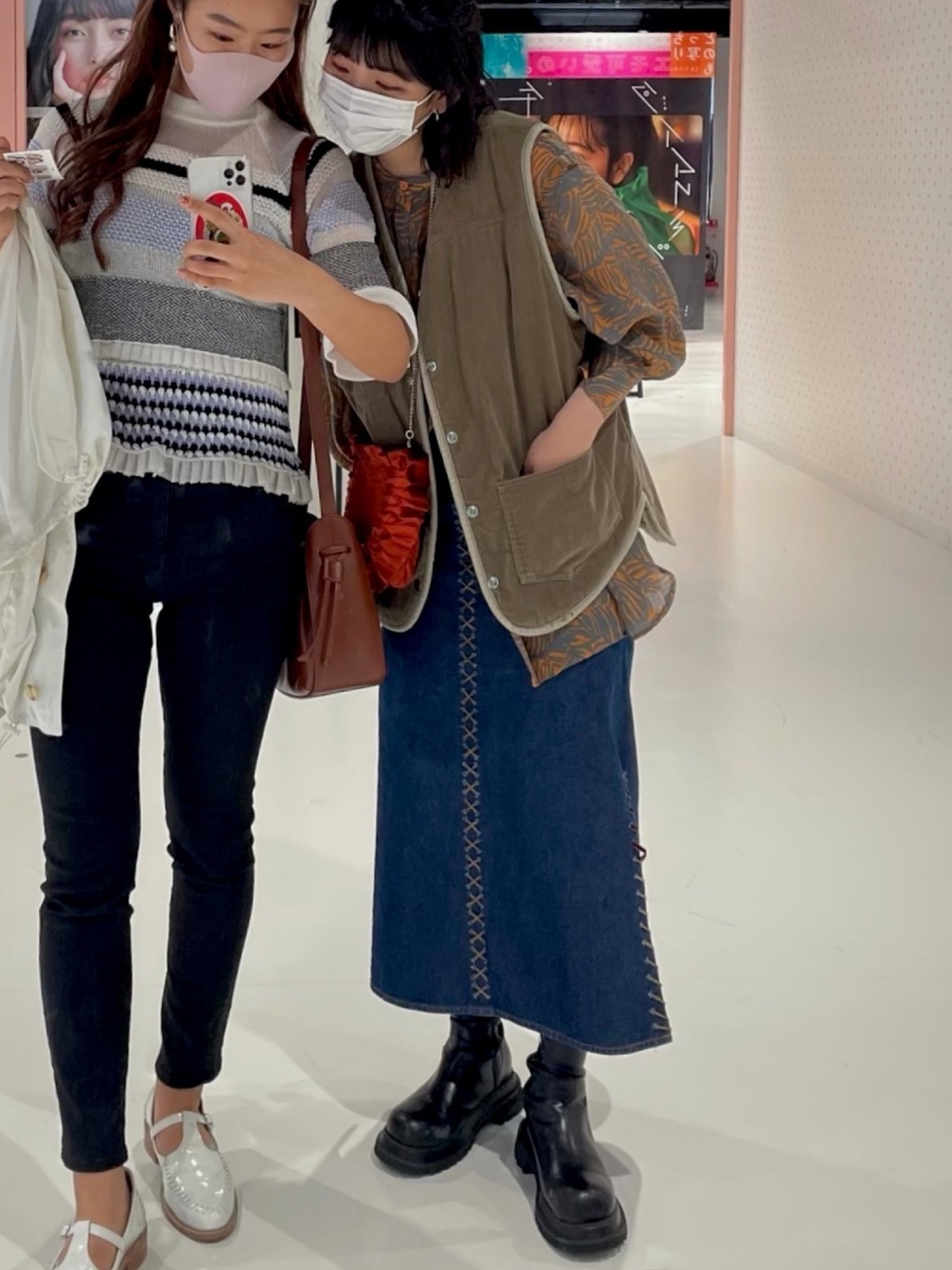 Levi'sのベスト（ベージュ系）を使った人気ファッションコーディネート