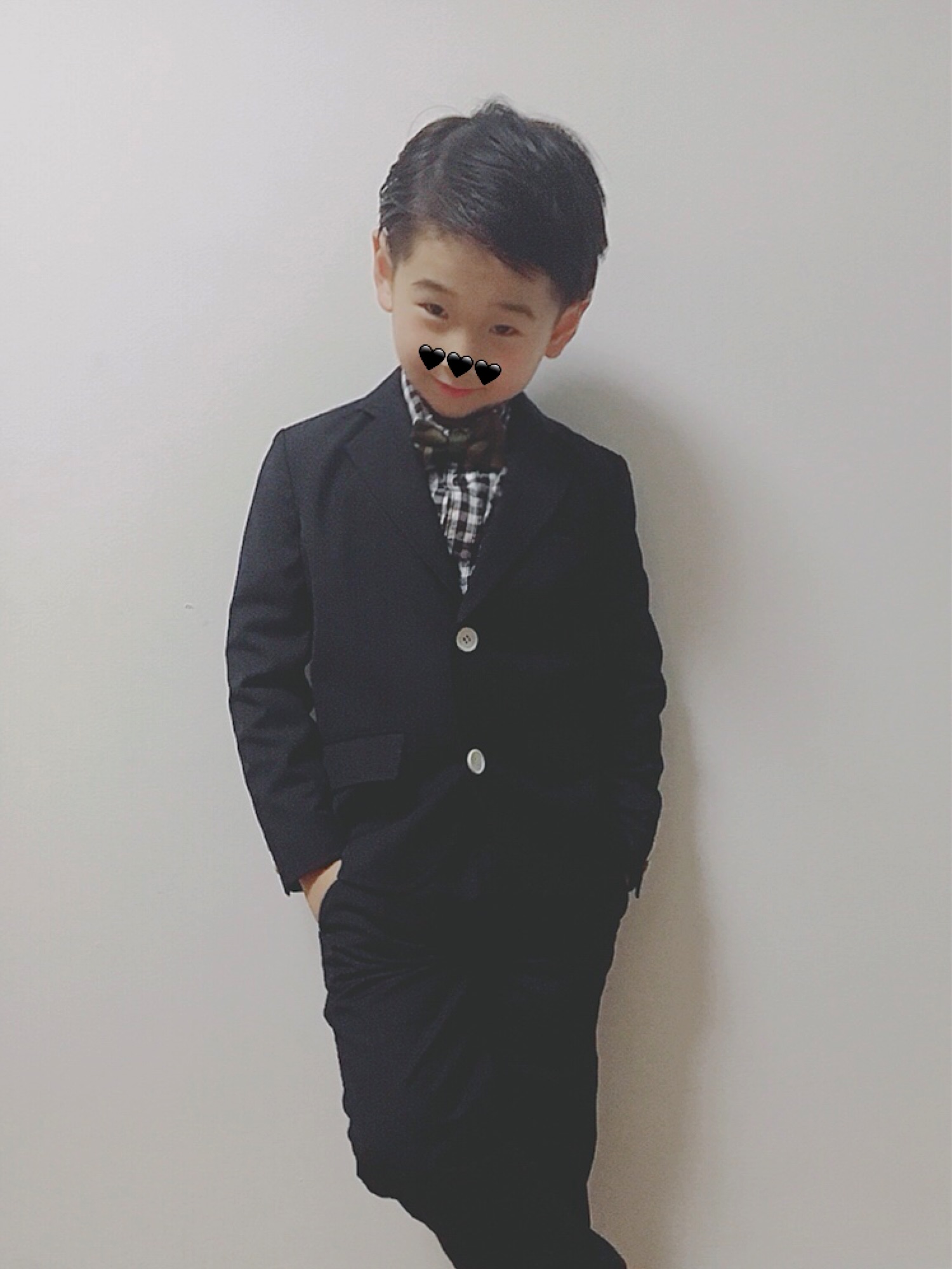 蝶ネクタイを使った「ギンガムチェックシャツ」のキッズ人気 