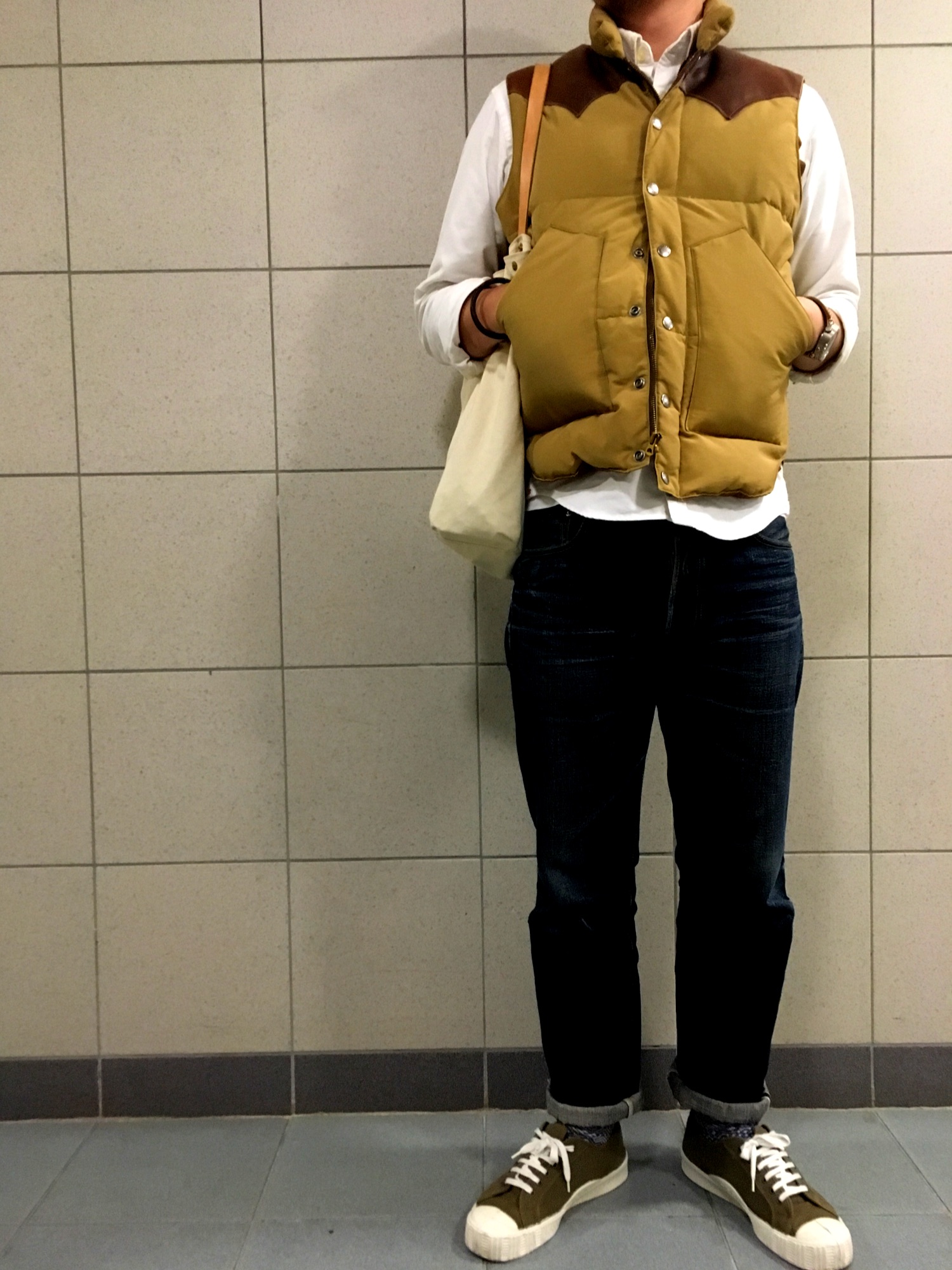 SUGAR CANEのダウンベスト（ブラウン系）を使った人気ファッション