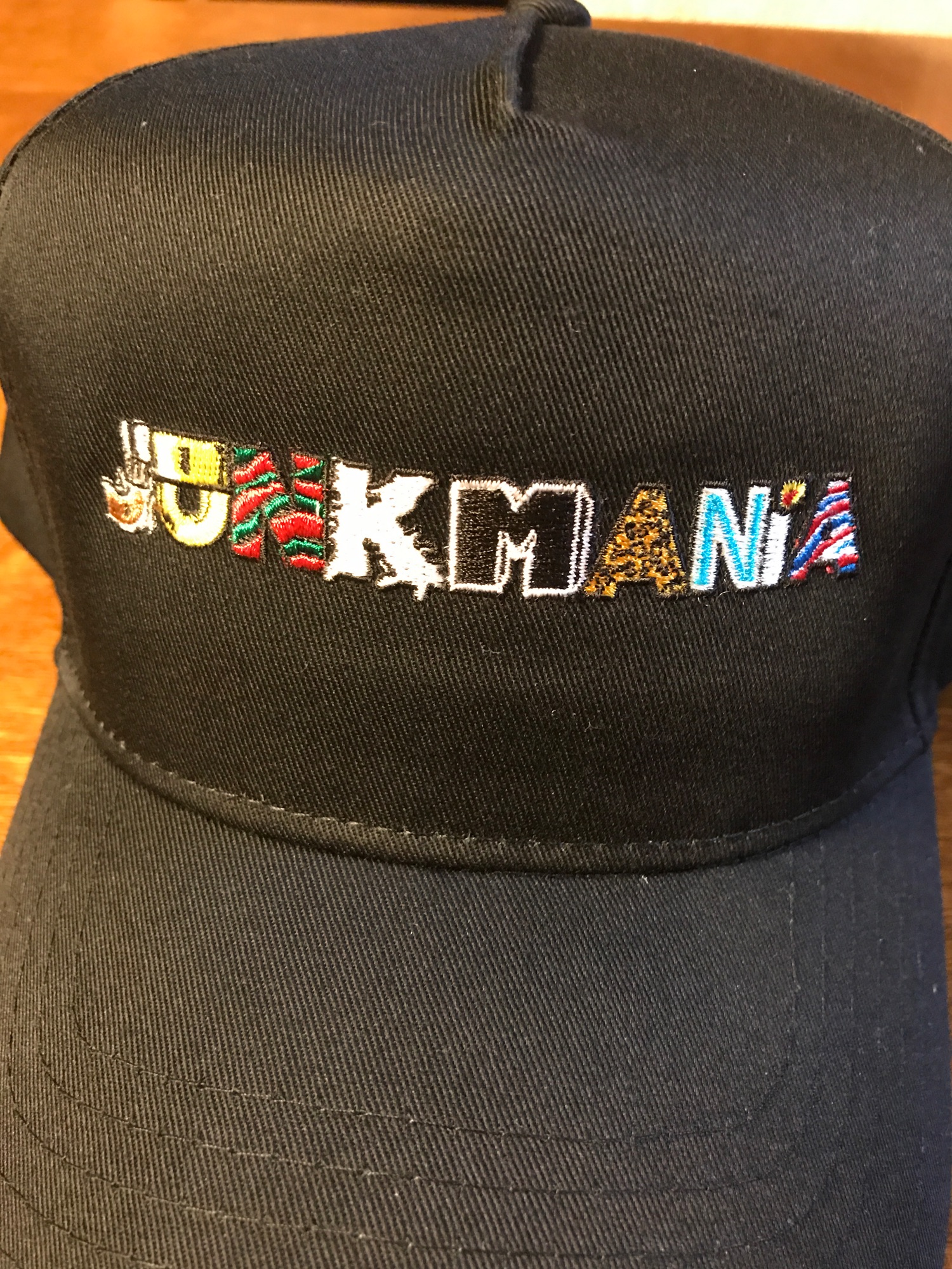 インスタ映えしないマン｜junkmania logo capのキャップを使った