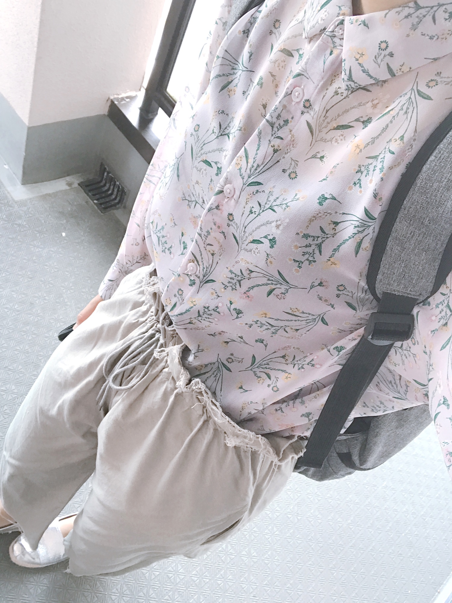 UNIQLO（ユニクロ）の「シフォンプリントブラウス（フラワー・長袖