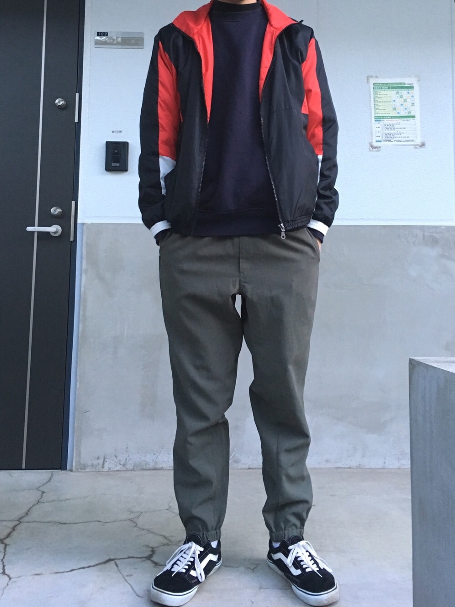 確認用 UNIQLO（ユニクロ）の「ライトウェイトジョガーパンツ（その他パンツ