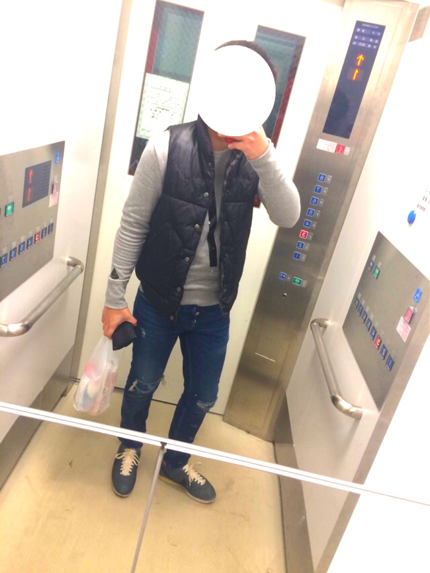AZUL by moussyのダウンベストを使った「黒」のメンズ人気ファッション 