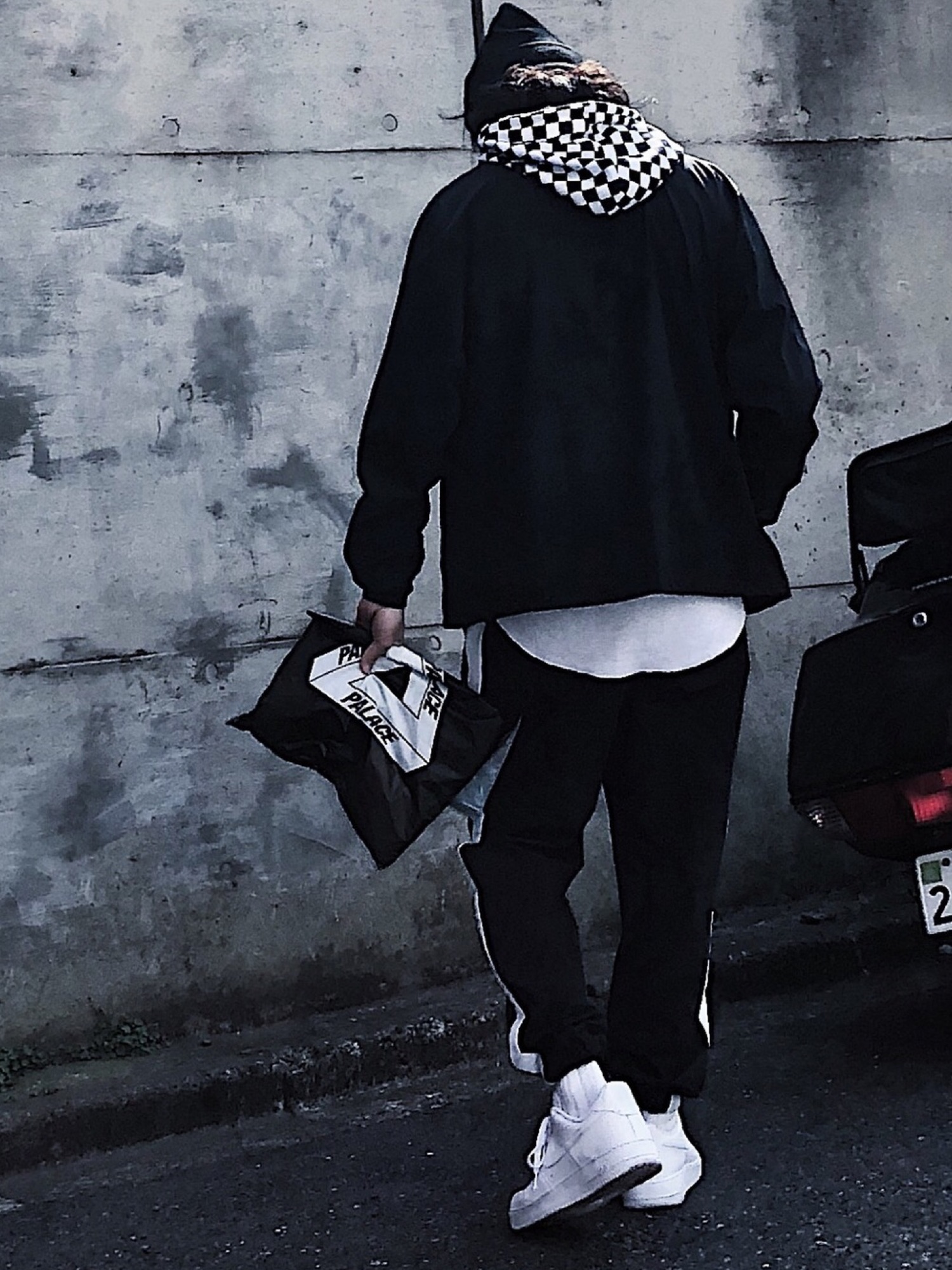 早い者勝ち 大人気 NIKE AIR FORCE 1 '07 コーデに合わせやすい 早い者勝ち NIKE AIR FORCE 1 '07 MID どんなコーデにも◎