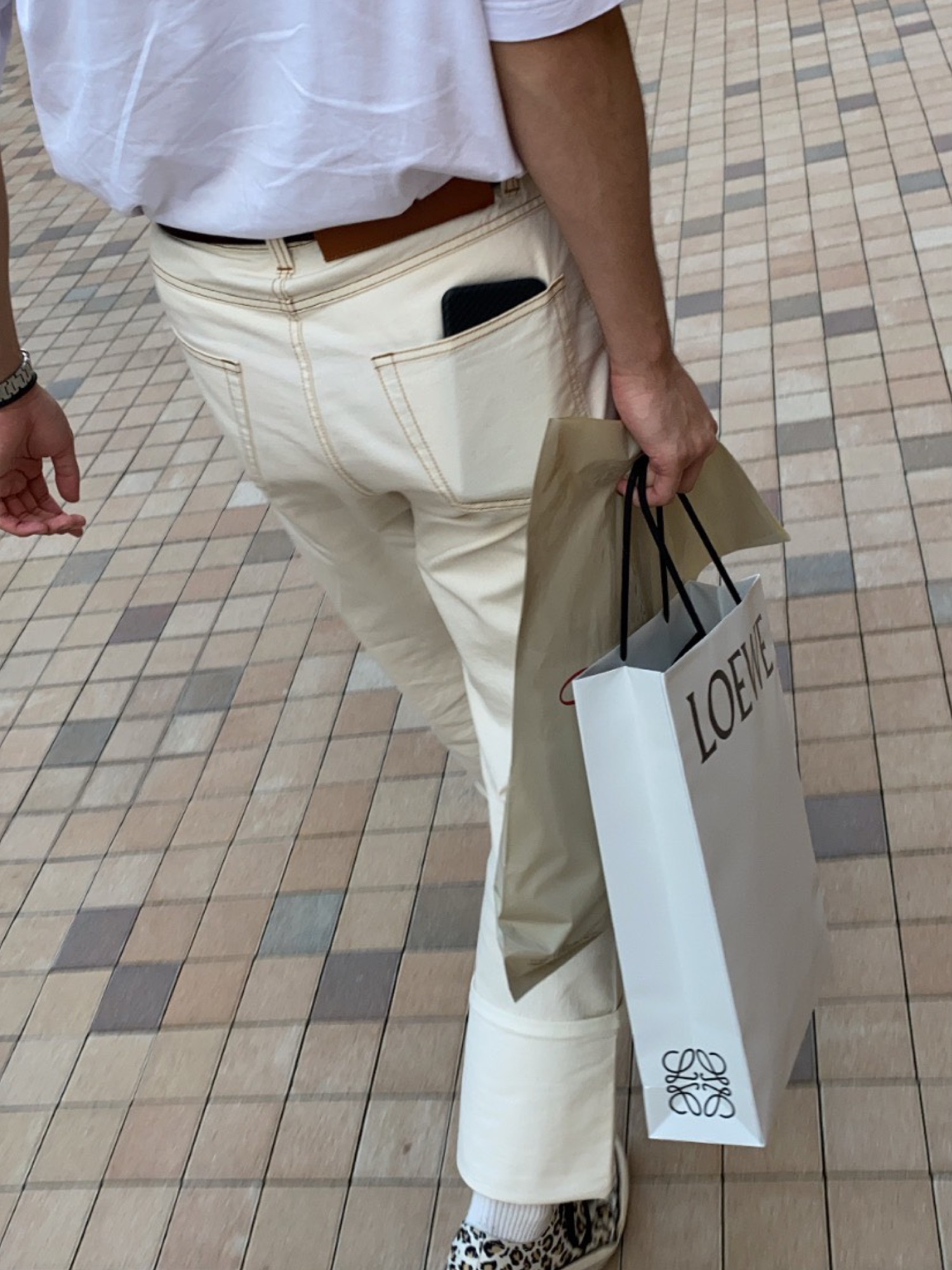 ロエベ　新品同様美品　ホワイトジーンズ LOEWE(ロエベ) ローカットスニーカー ホワイト サイズ 41