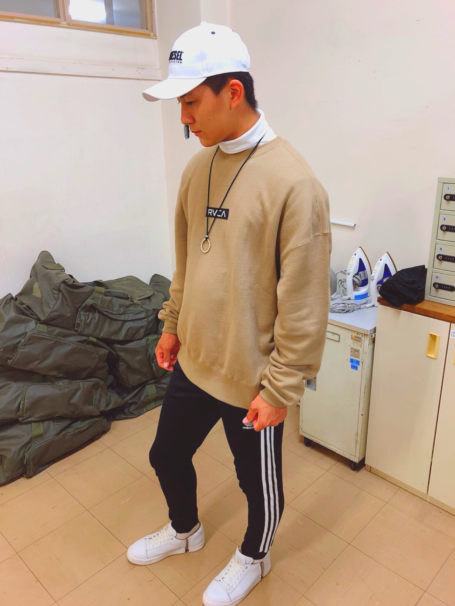 WEB限定 RVCA/ルーカ 別注ビッグシルエット ロゴワッペン クルーネック