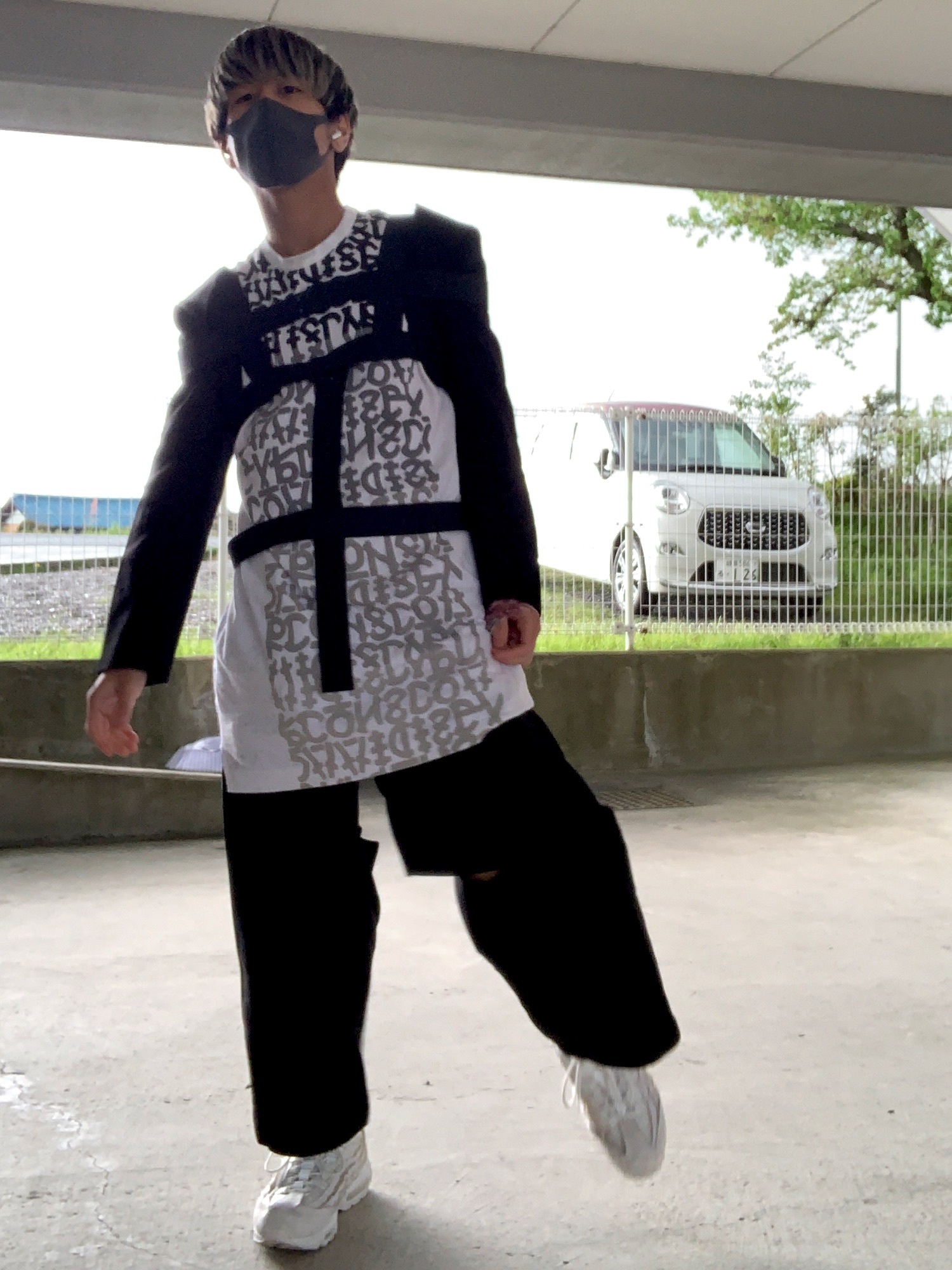 COMME des GARCONSのサスペンダーを使ったメンズ人気ファッション