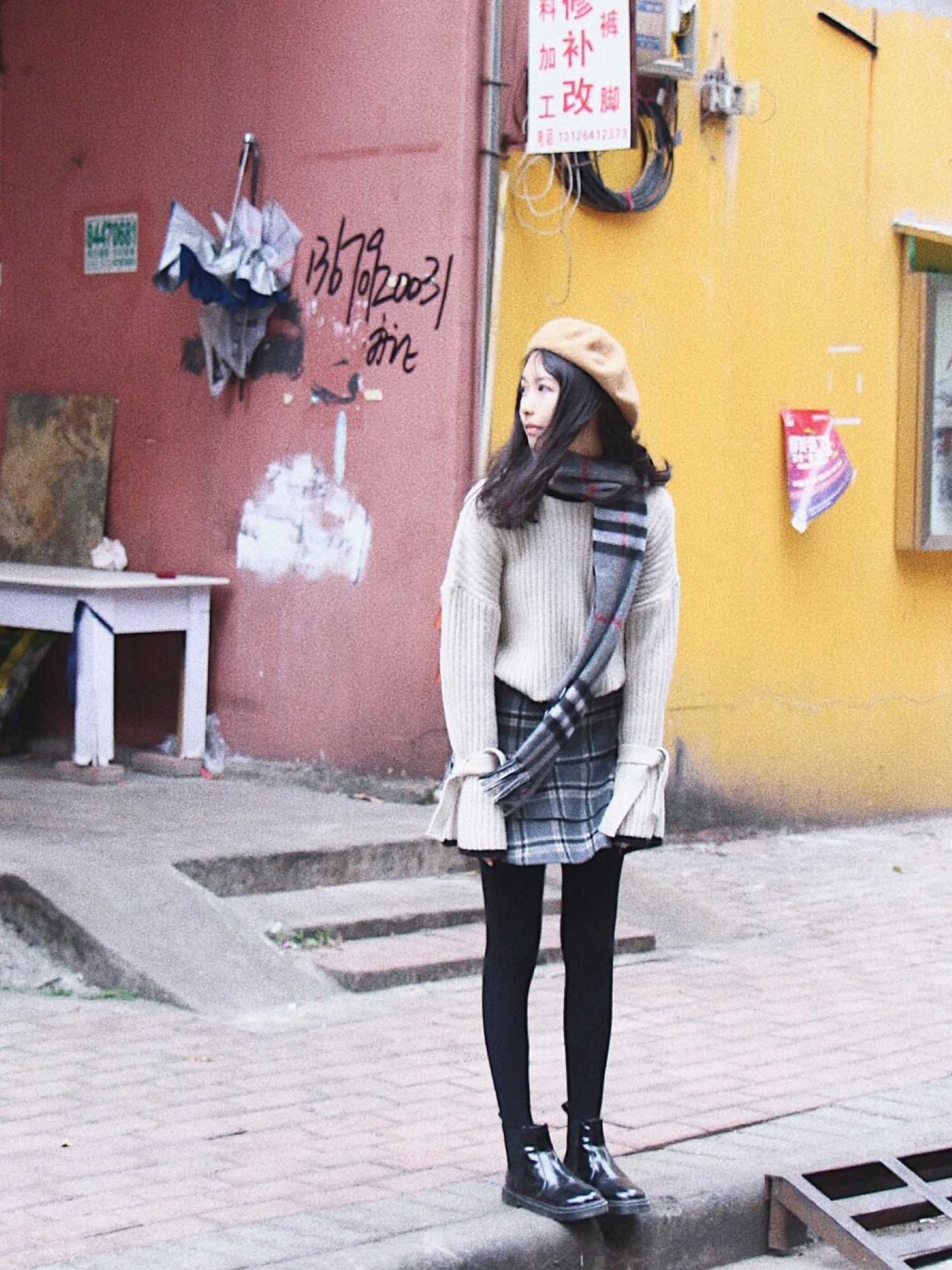 リカ】美品】バーバリーロンドン LOVEプリントマフラー リカ】美品