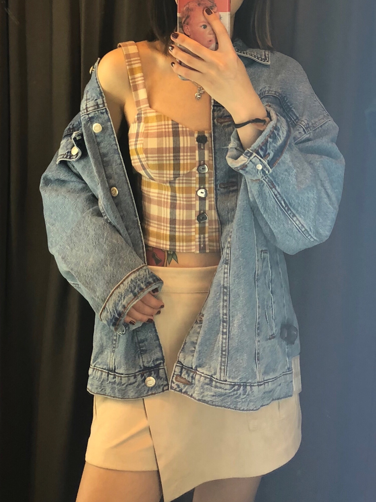 ZARA TRFのデニムジャケットを使った人気ファッションコーディネート