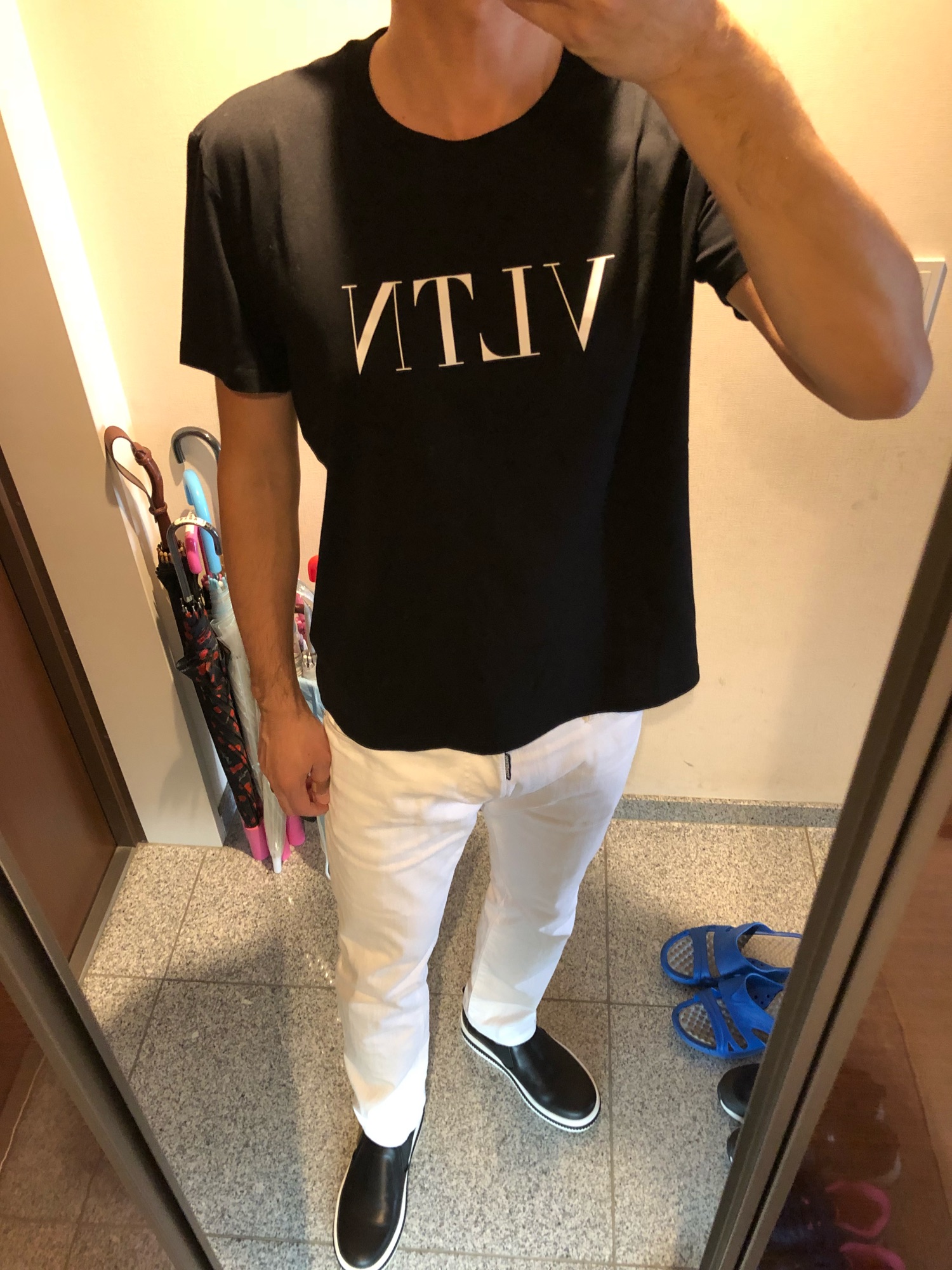 VALENTINO（ヴァレンティノ）の「Valentino - Vltn Tシャツ - men