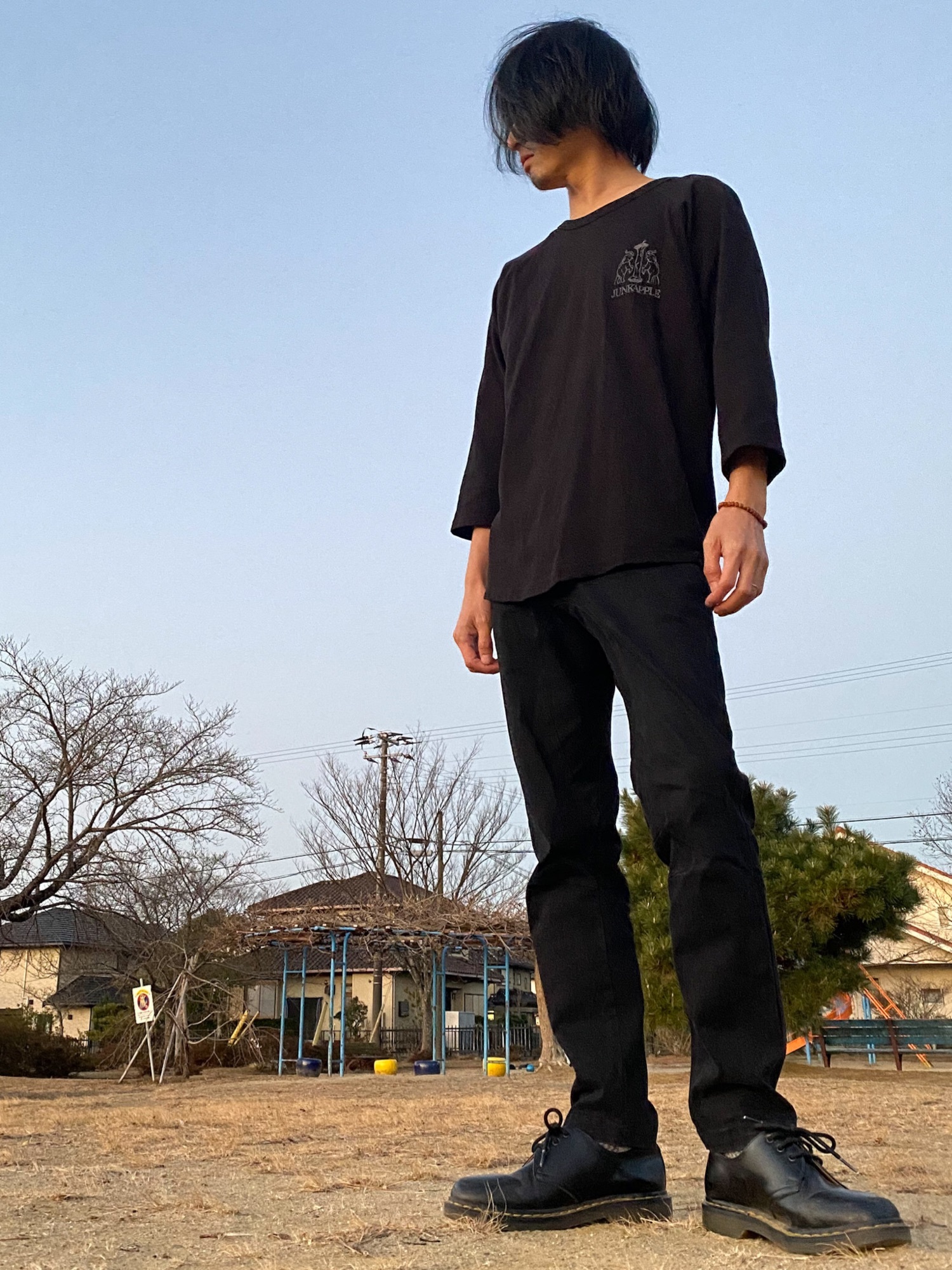 Dr. Martensのアイテムを使った「七分袖Tシャツ」の人気ファッション 