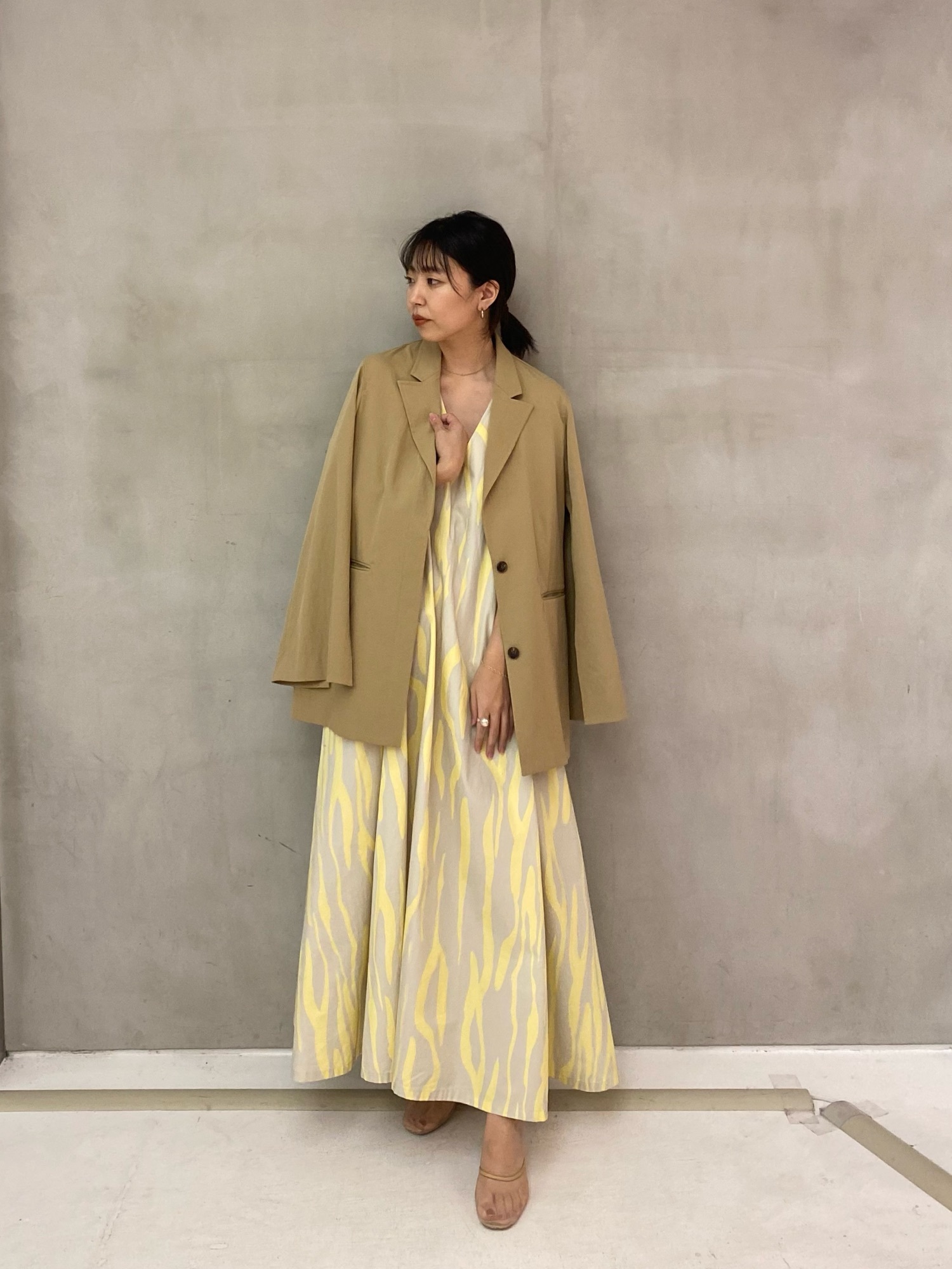 【新品タグ付】ETRE TOKYO スリットスリーブジャケット　UVカット　薄手 スリットスリーブジャケット(S BEIGE): アウター │ ETRE TOKYO