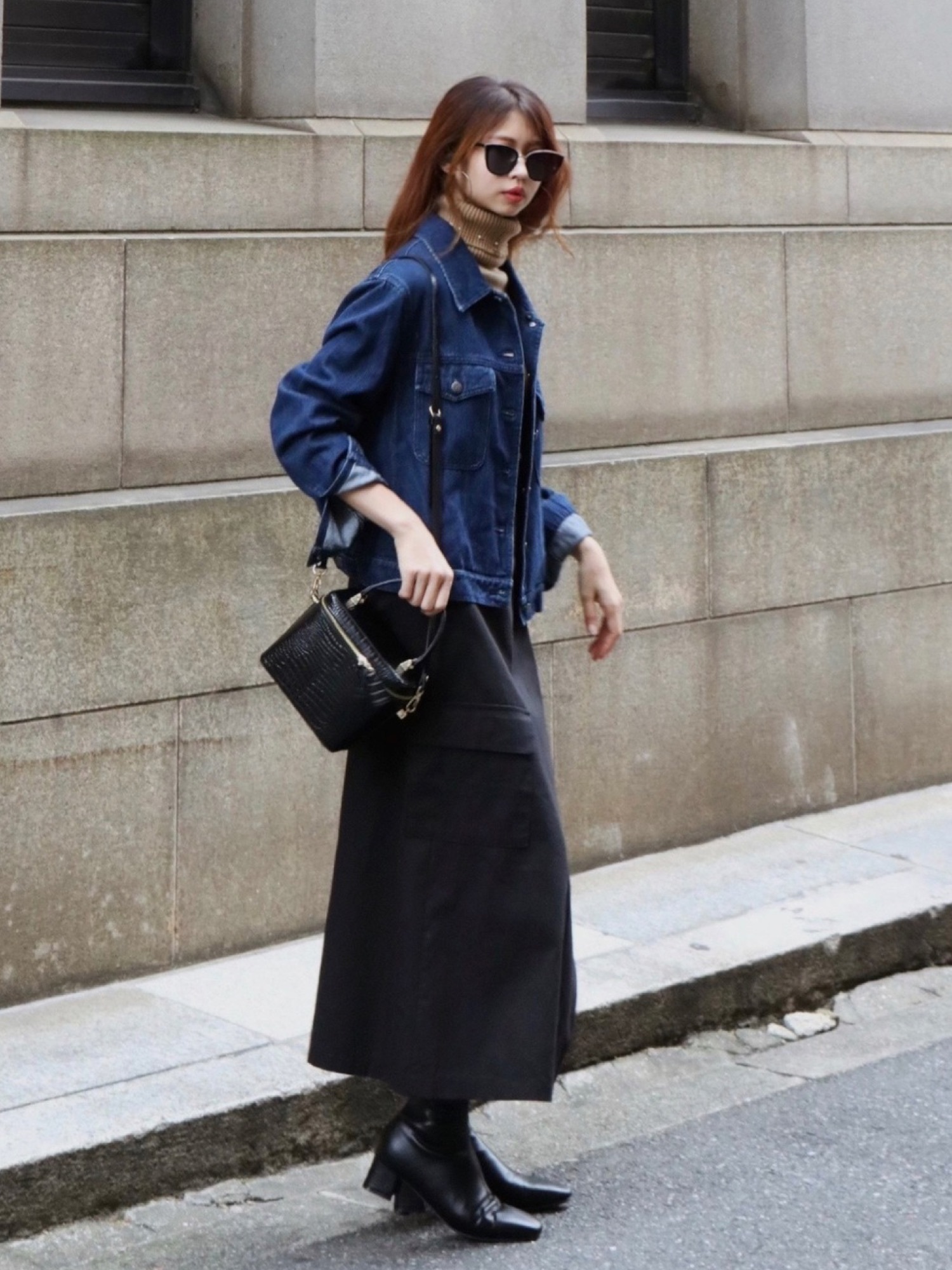 FENDIのデニムジャケットを使ったレディース人気ファッション